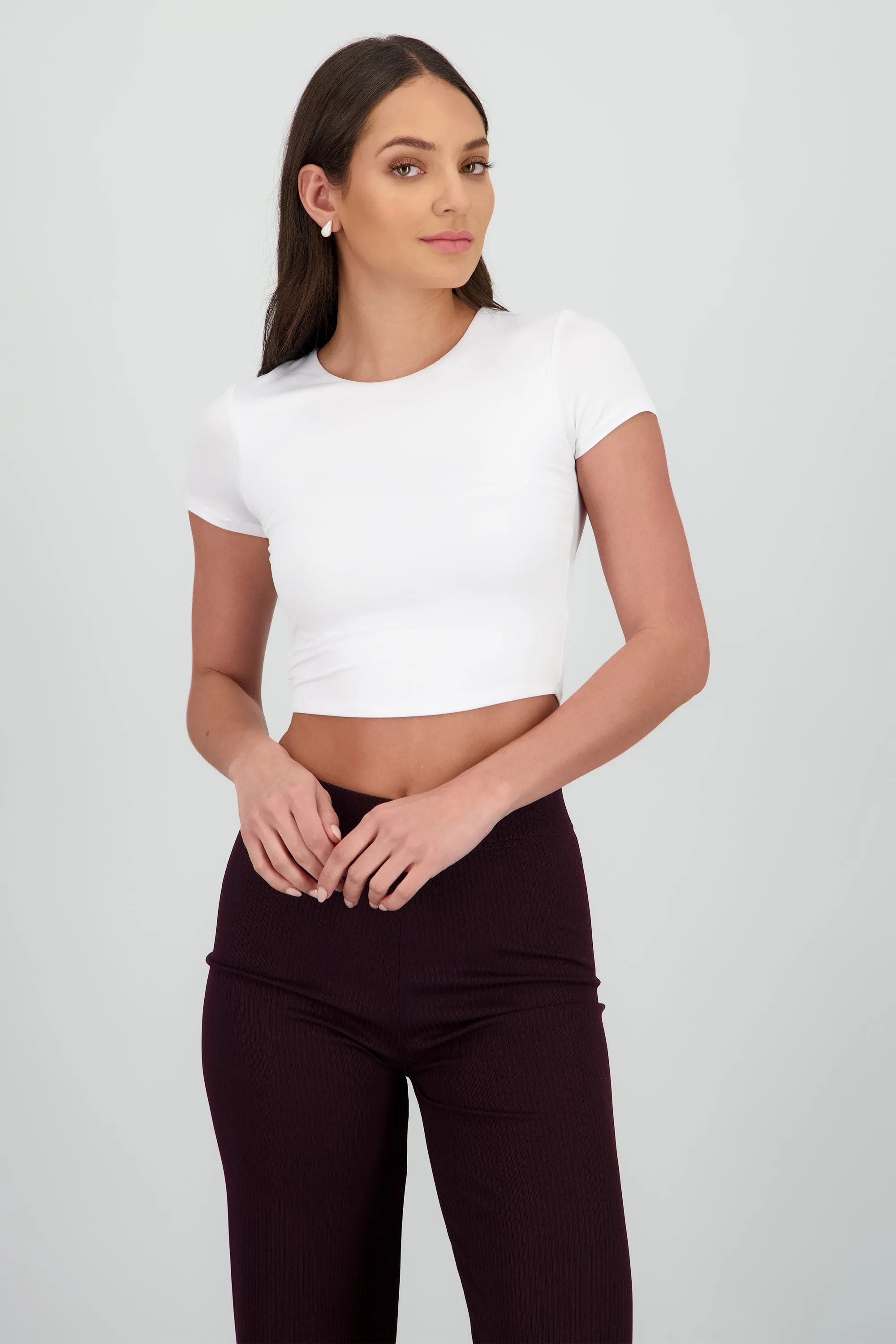 Top basico manga corta escote redondo sold by Shasa