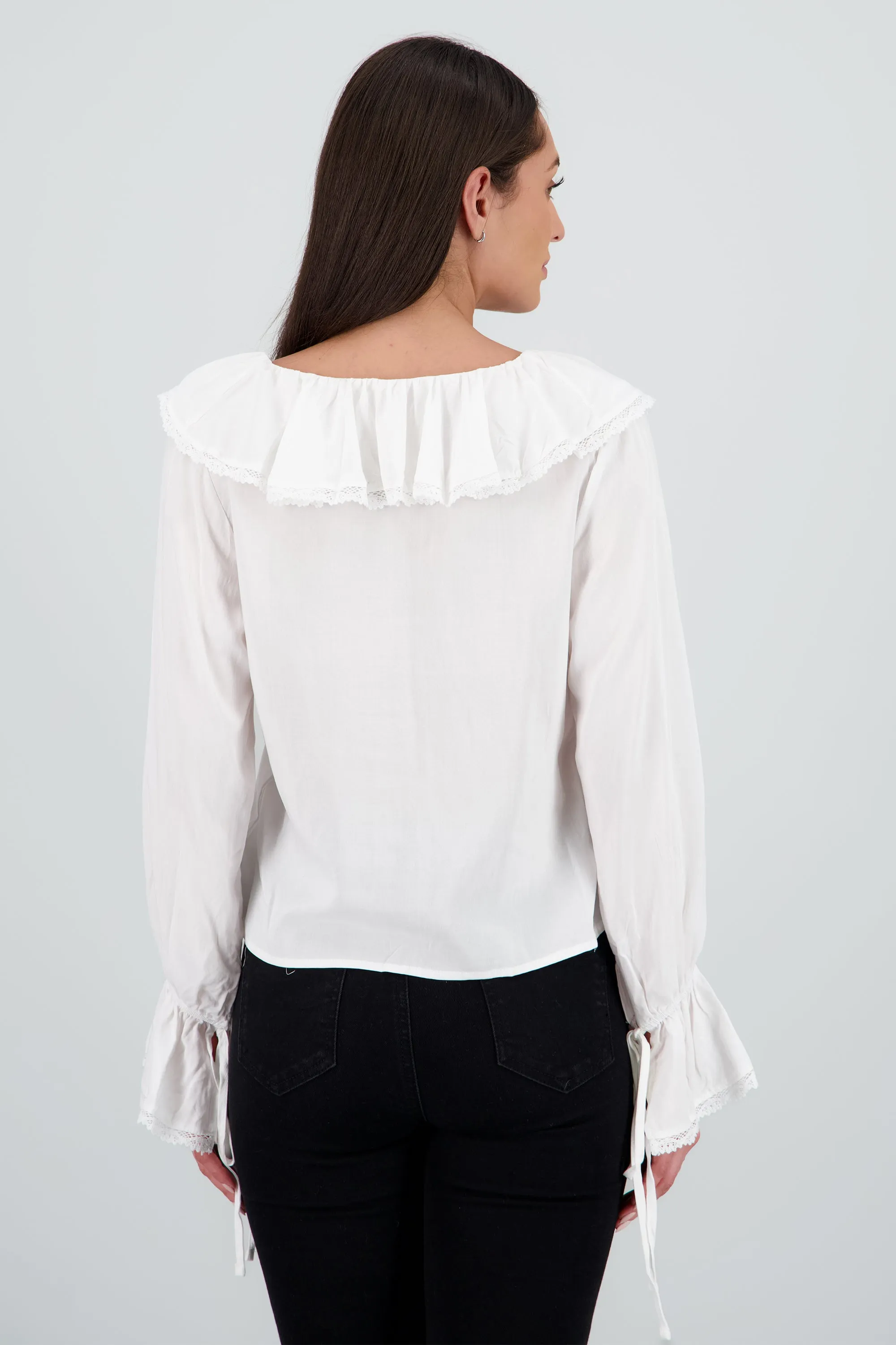 Blusa lisa olanes detalle encaje sold by Shasa product image thumbnail 4