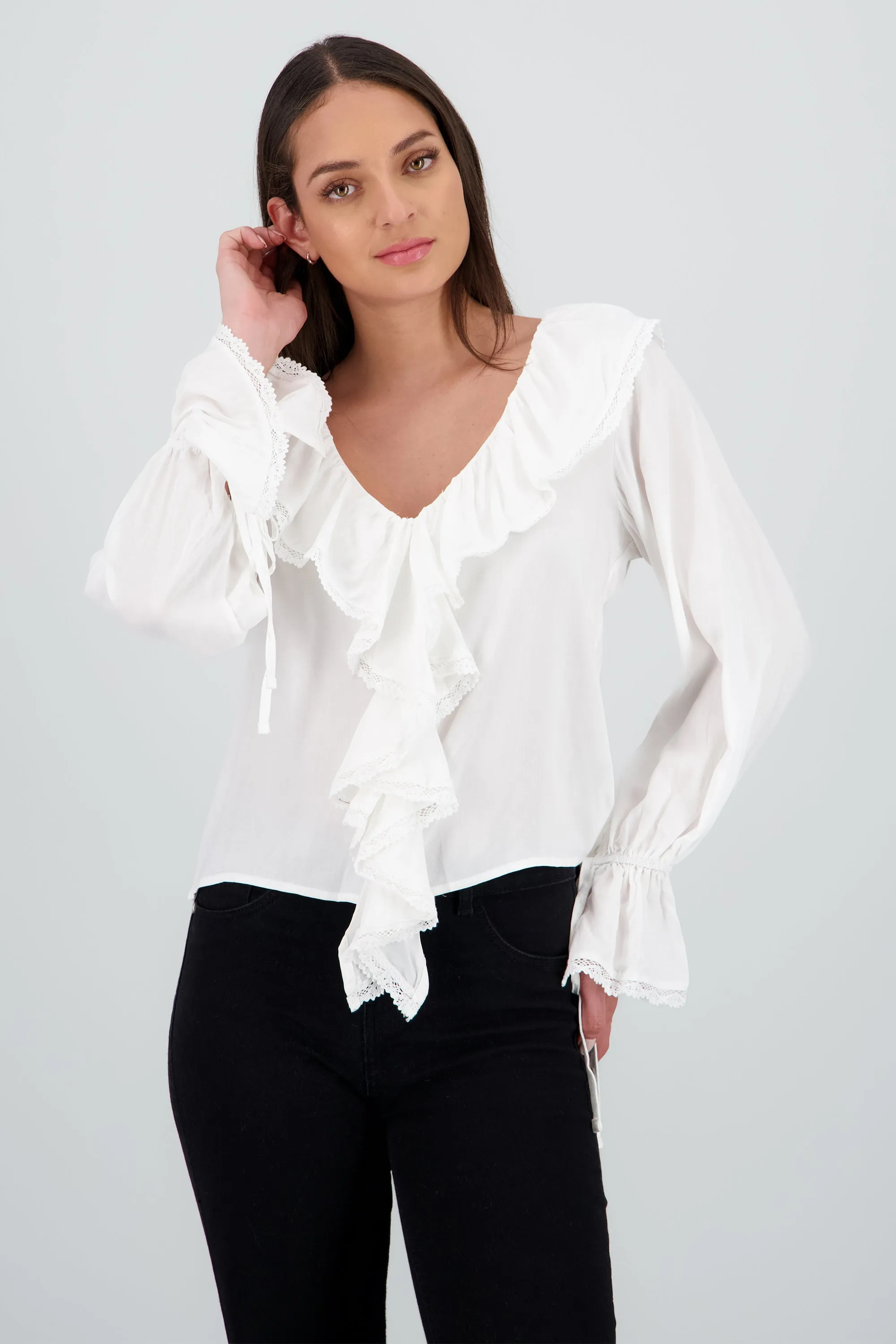 Blusa lisa olanes detalle encaje sold by Shasa product image thumbnail 2