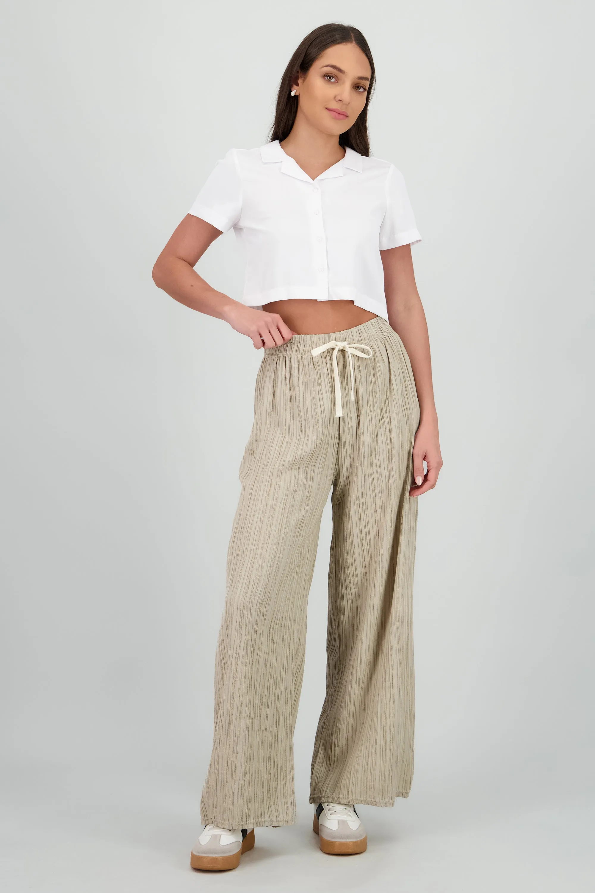 Pantalon amplio liso textura sold by Shasa