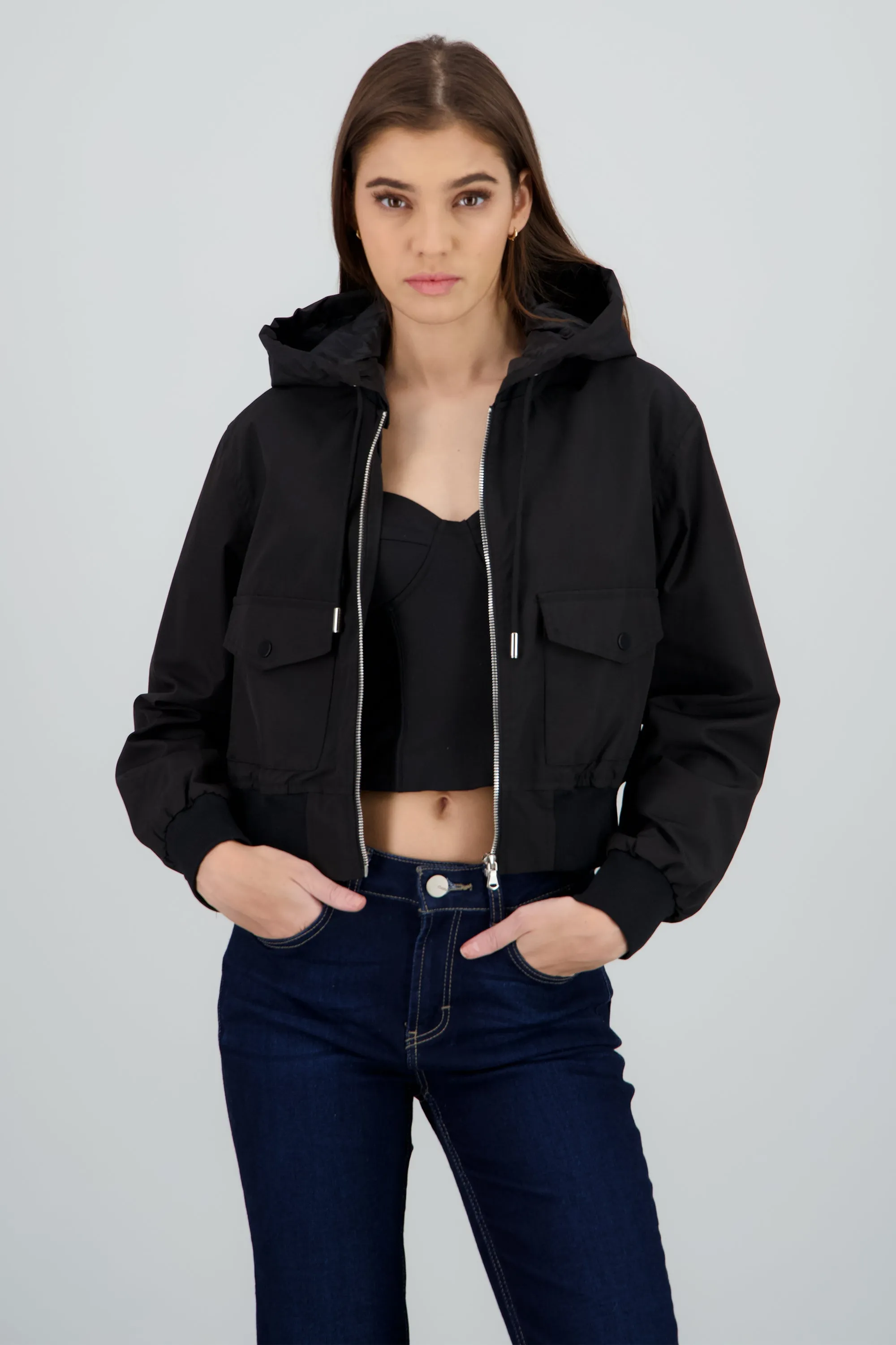 CHAMARRA LISA DETALLE CIERRE GORRO sold by Shasa