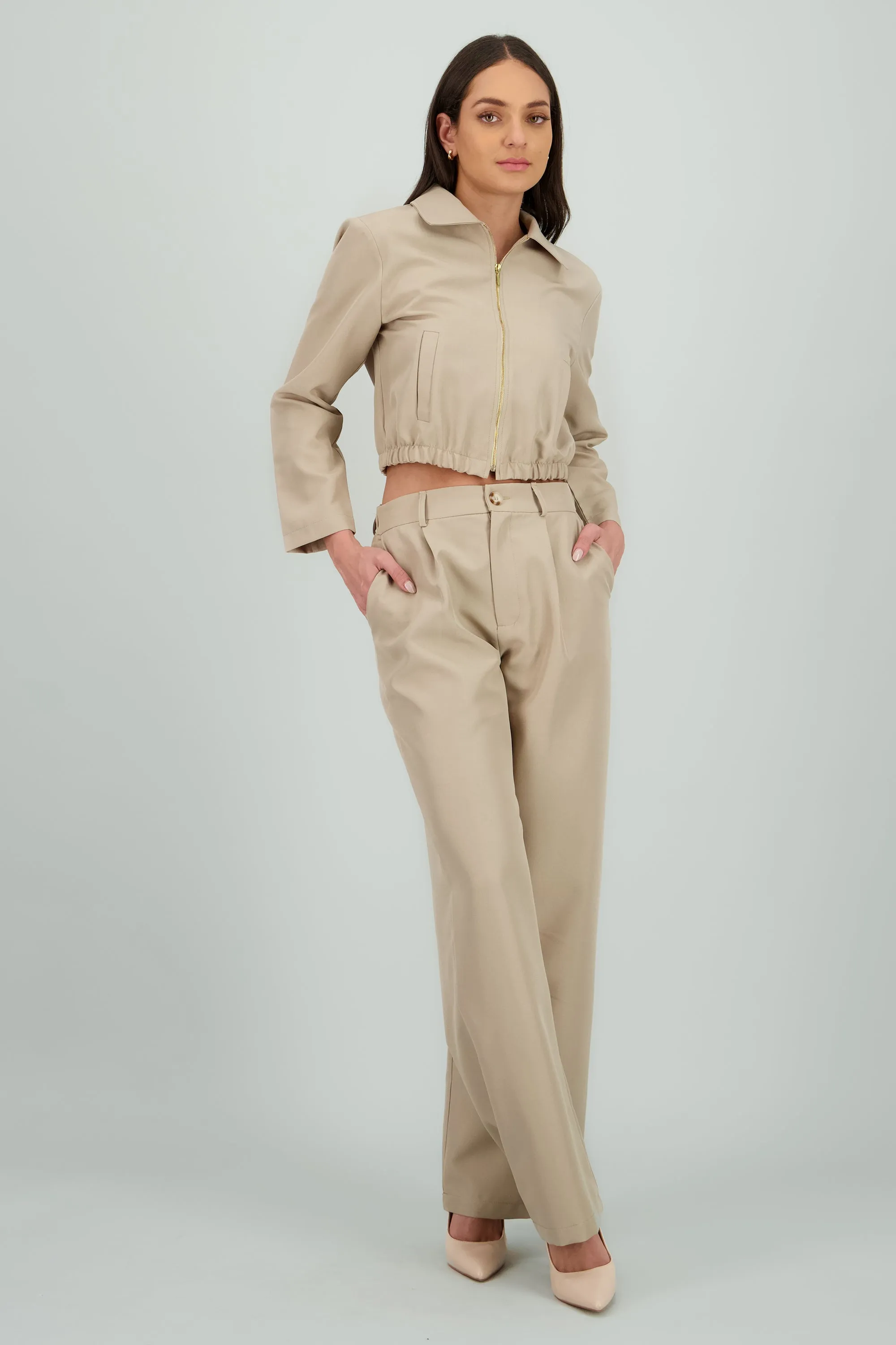 Pantalon recto detalle pinzas sold by Shasa