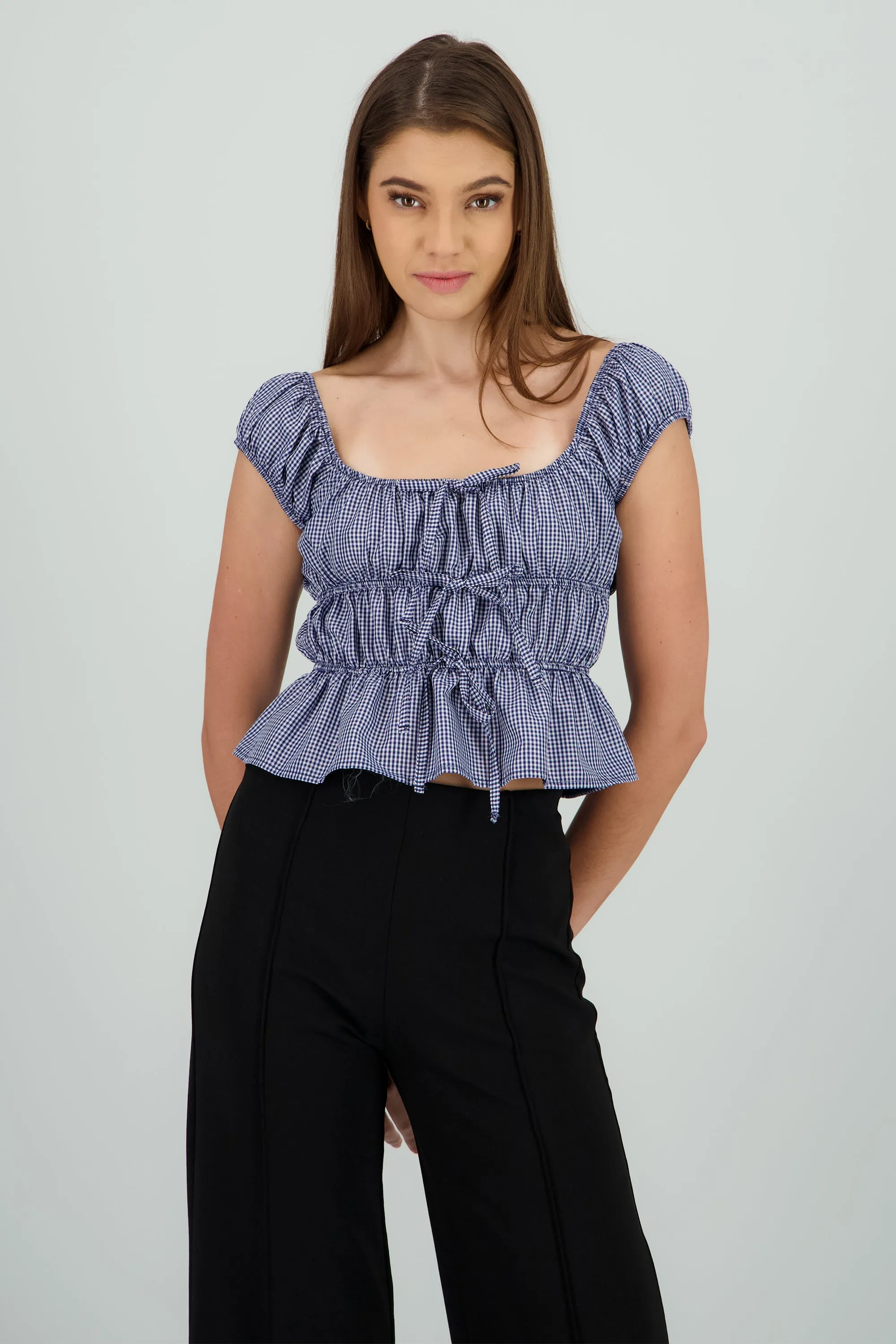 Blusa manga corta cuadros detalle moños sold by Shasa