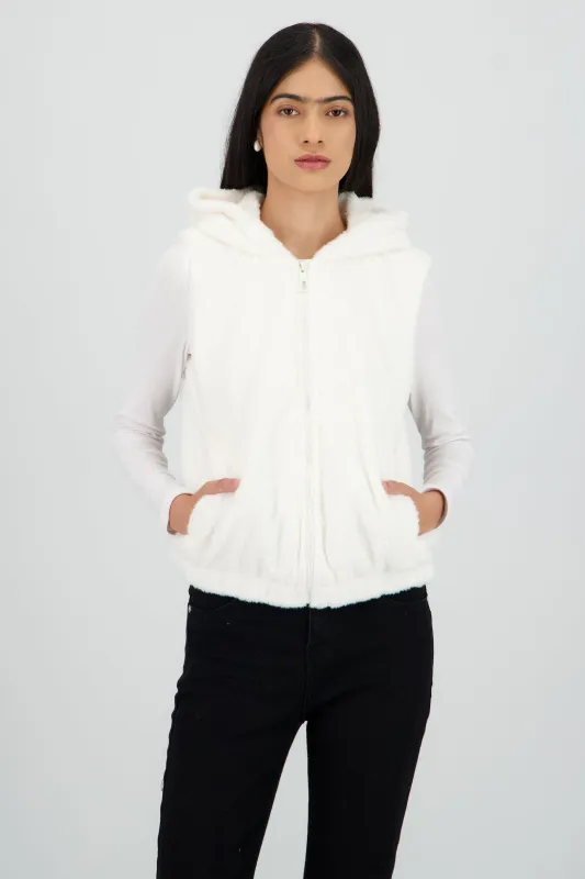 Chaleco afelpado con gorro sold by Shasa