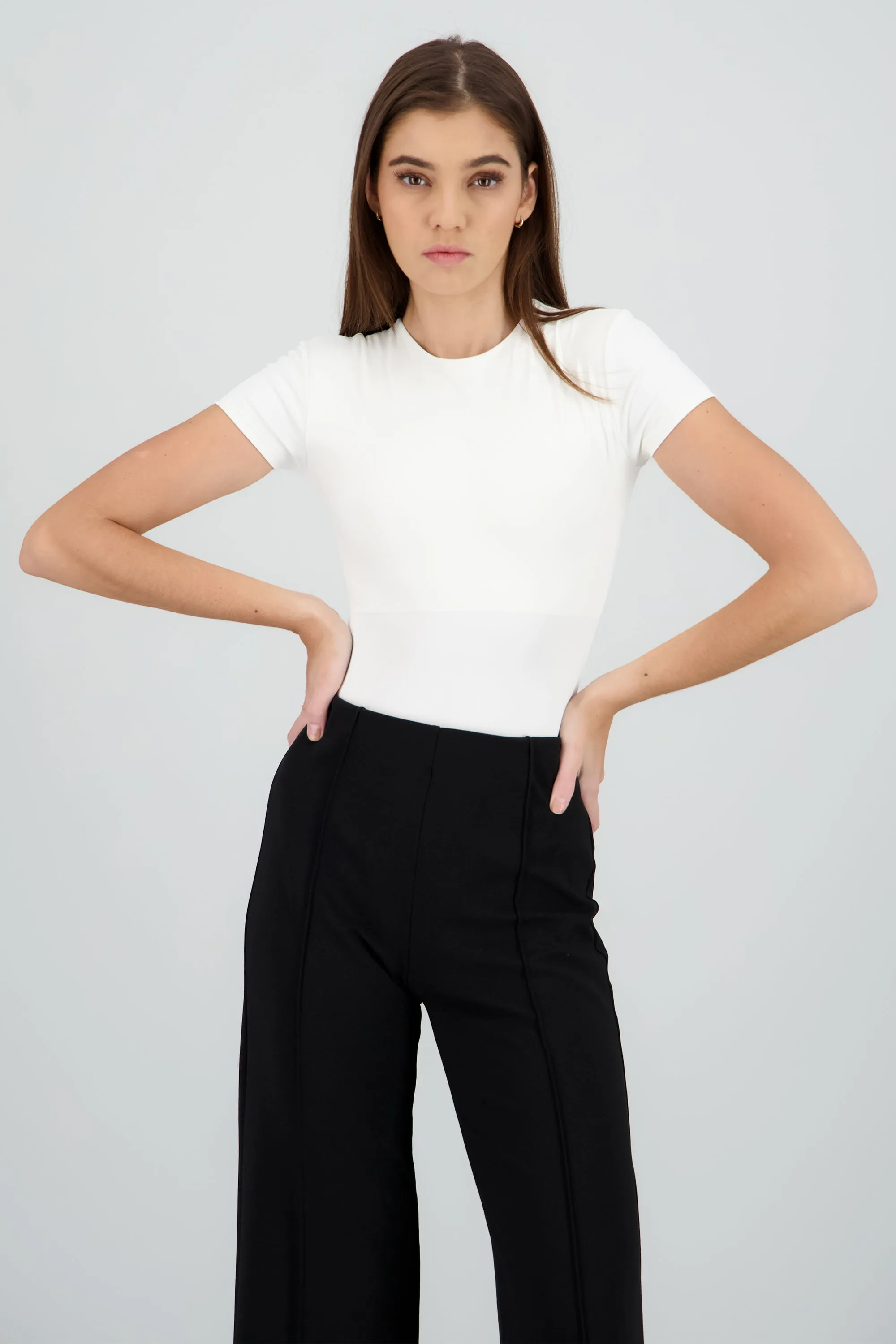 Body liso cuello redondo manga corta sold by Shasa