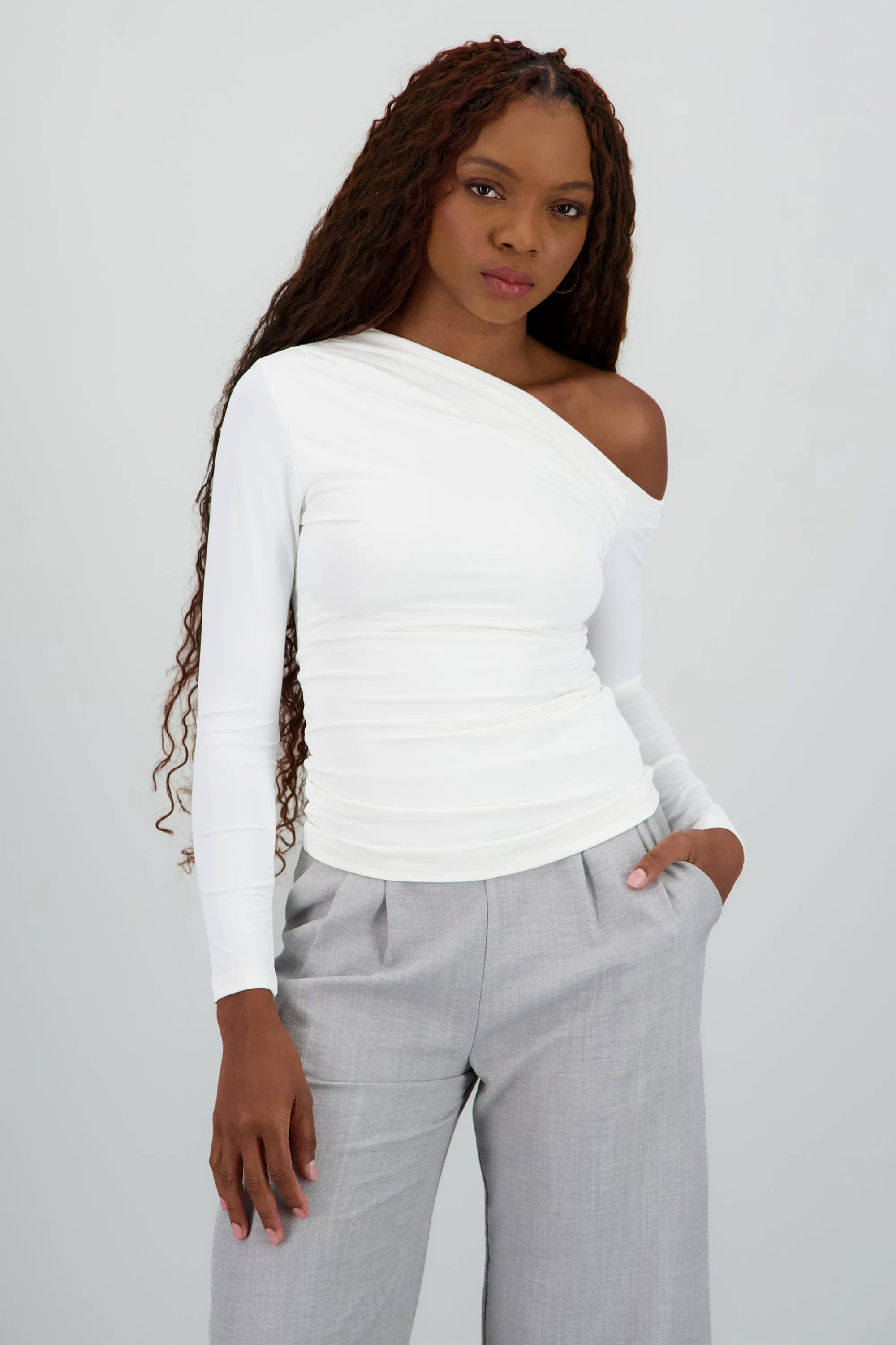 Top drapeado manga larga asimetrico sold by Shasa