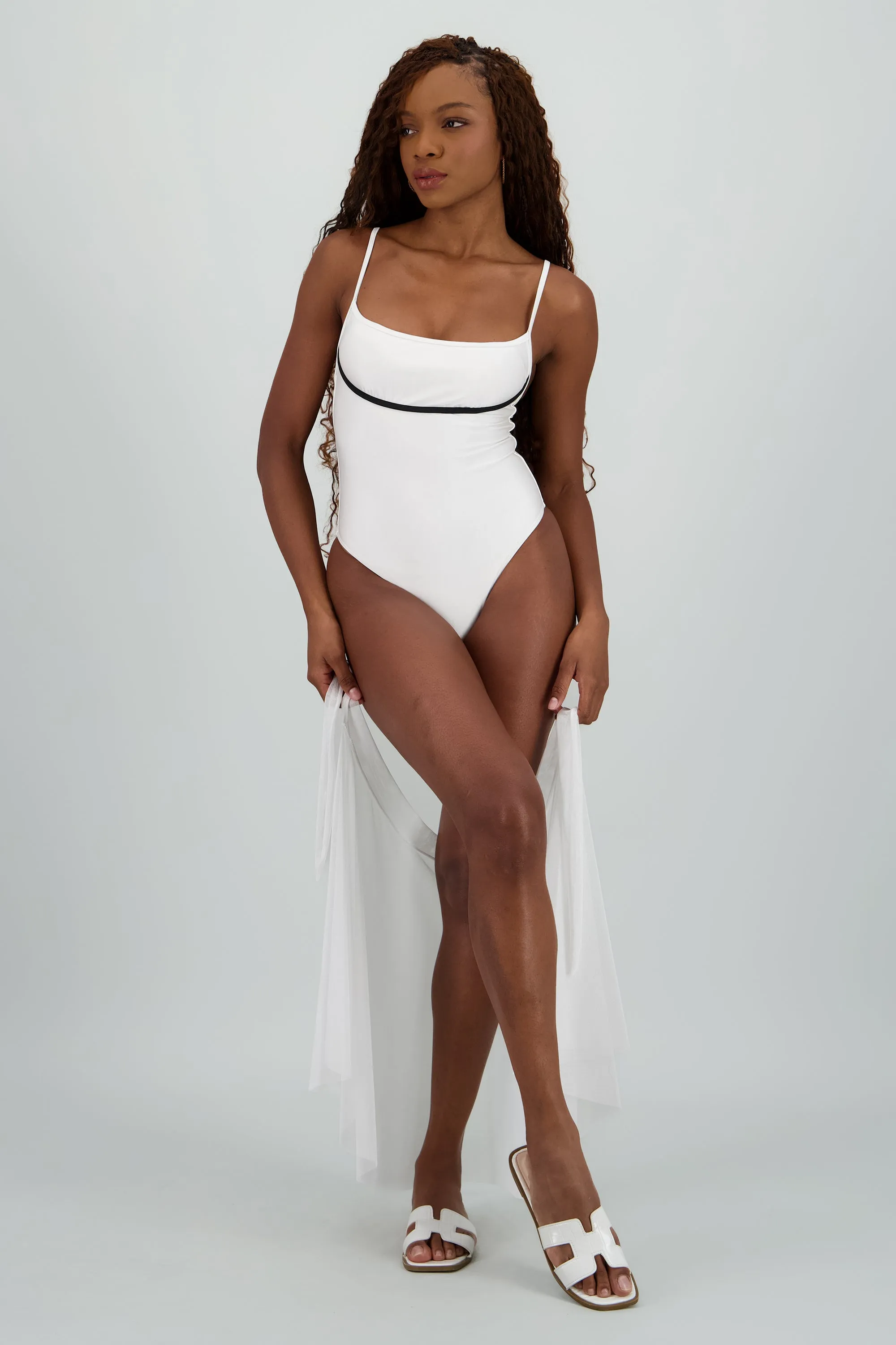 Traje de baño contraste con pareo sold by Shasa product image thumbnail 2