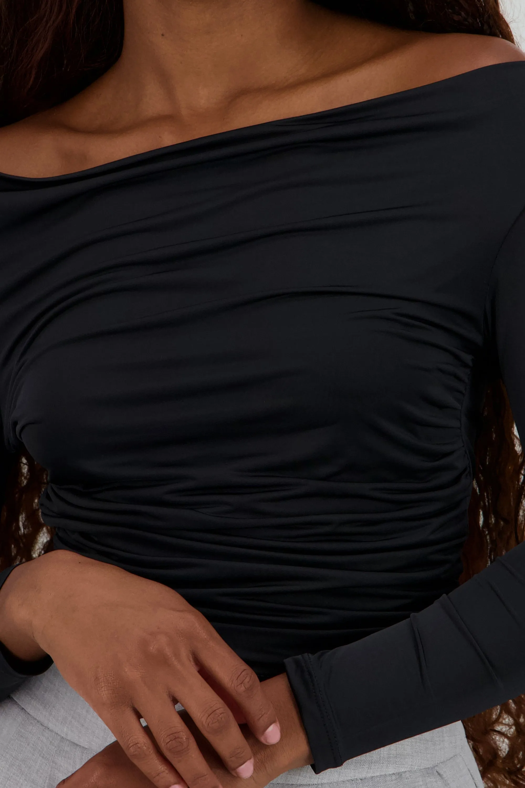 Top manga larga drapeado escote columpio sold by Shasa product image thumbnail 5