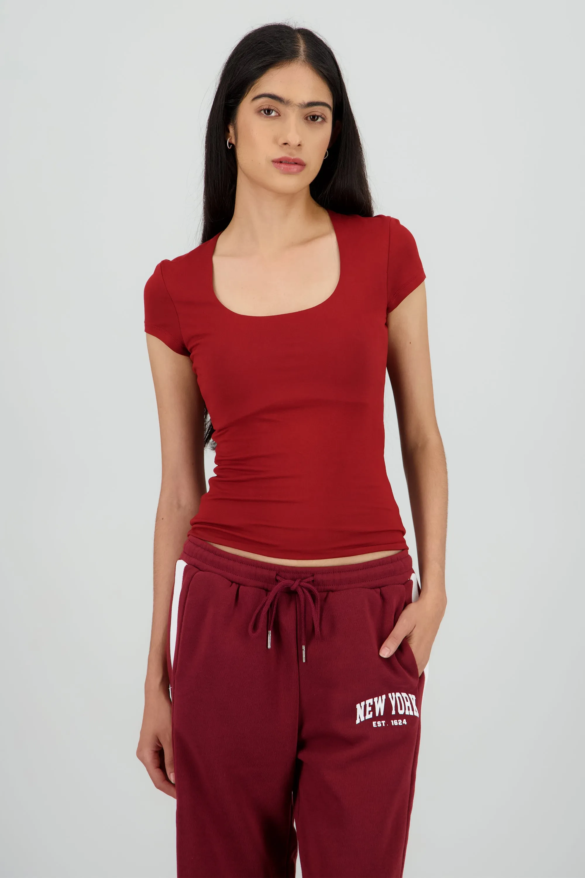 Top largo escote audrado sold by Shasa