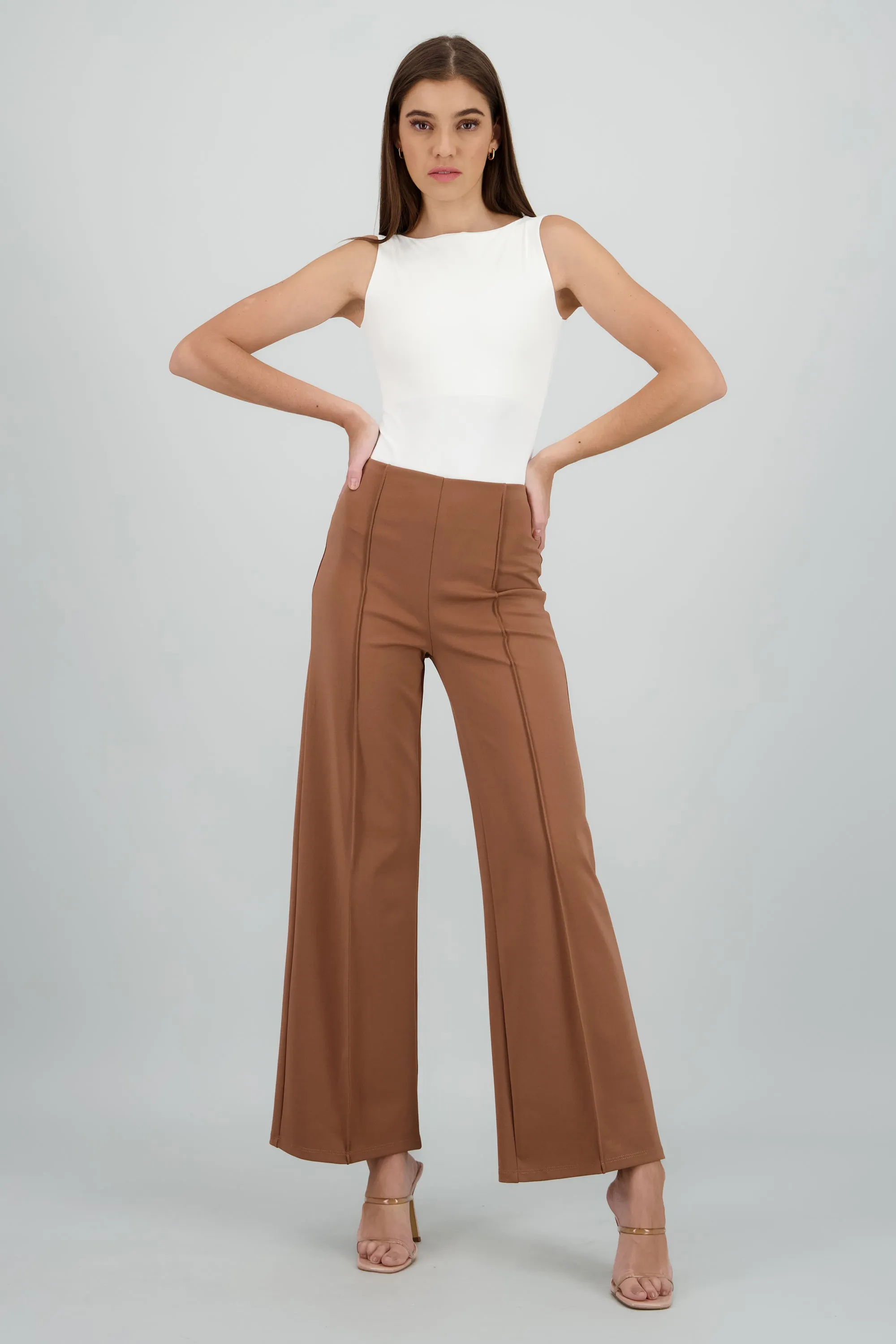 Pantalon wide leg detalle costura sold by Shasa