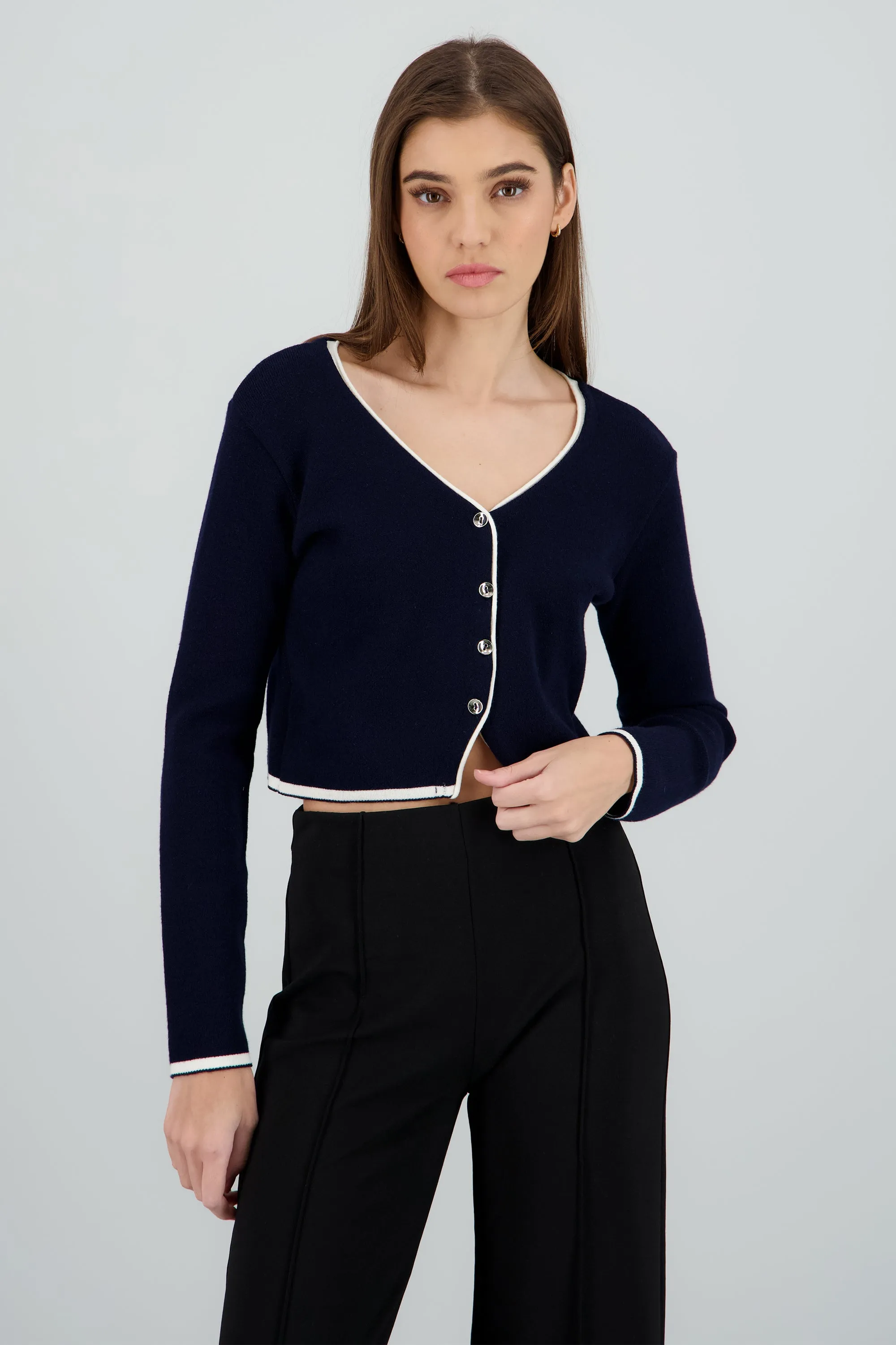 Cardigan botones detalle contraste sold by Shasa