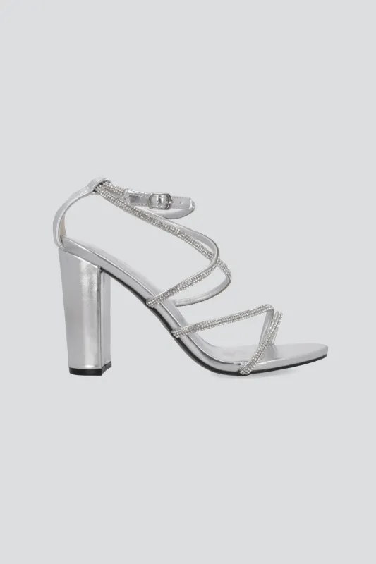 Tacon varias tiras brillos sold by Shasa