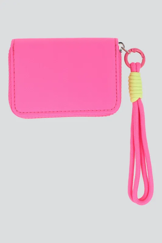Cartera nylon charm agujeta sold by Shasa