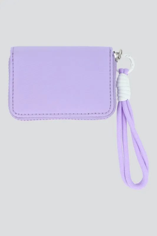 Cartera nylon charm agujeta sold by Shasa