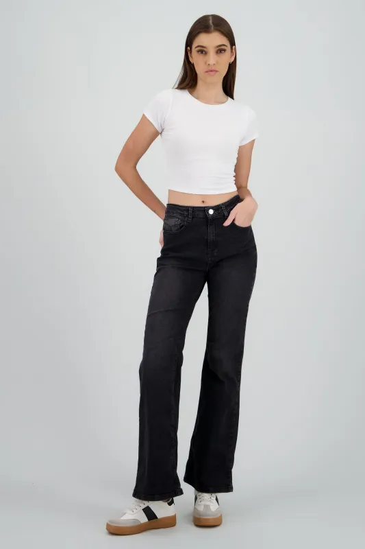 Jeans flare al corte sold by Shasa