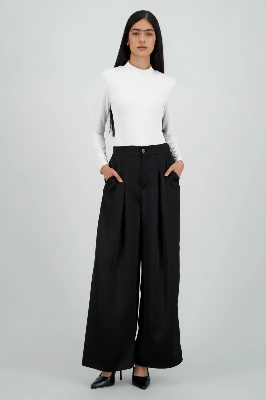 Pantalon amplio con boton sold by Shasa