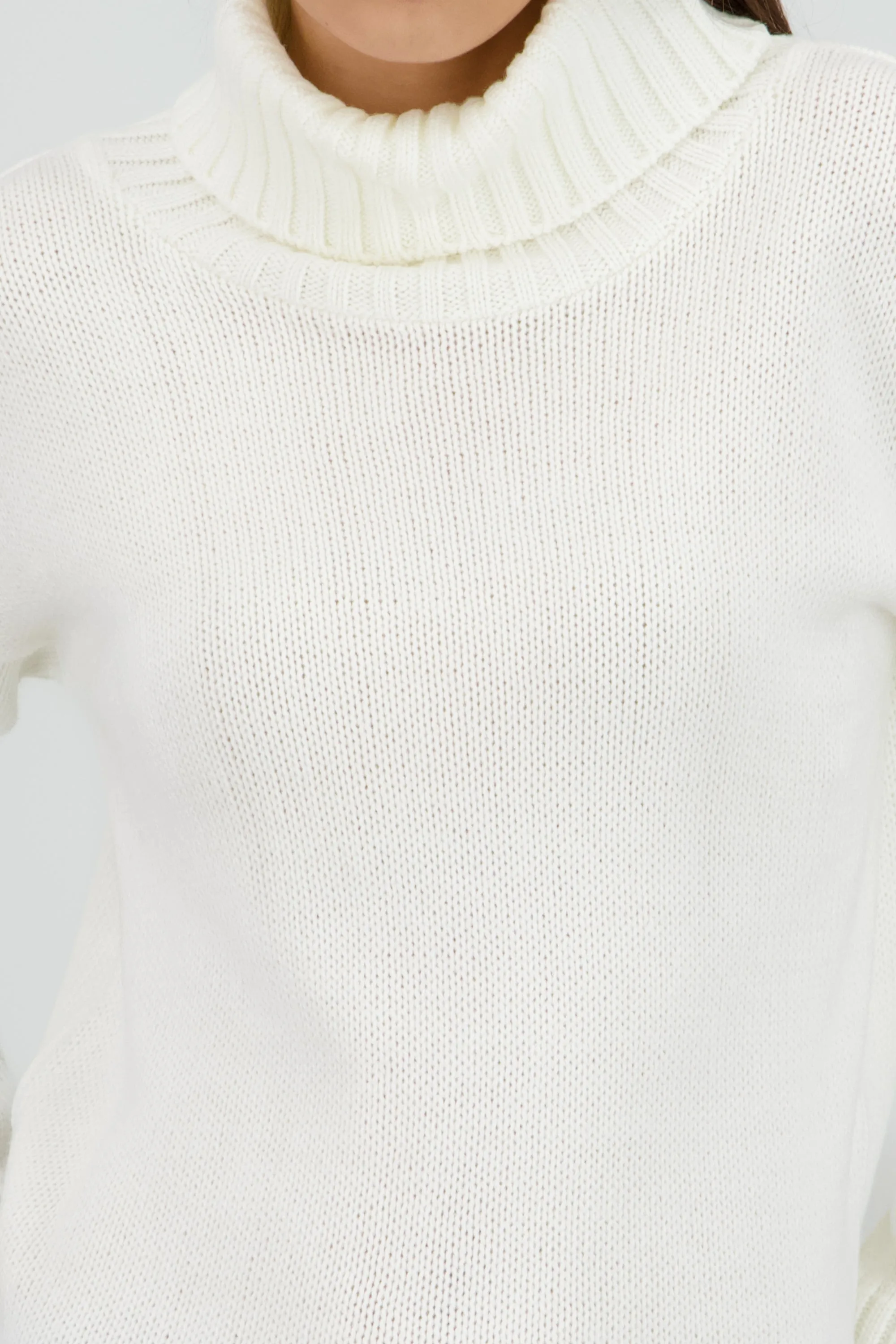 Sueter tejido cuello alto sold by Shasa product image thumbnail 5