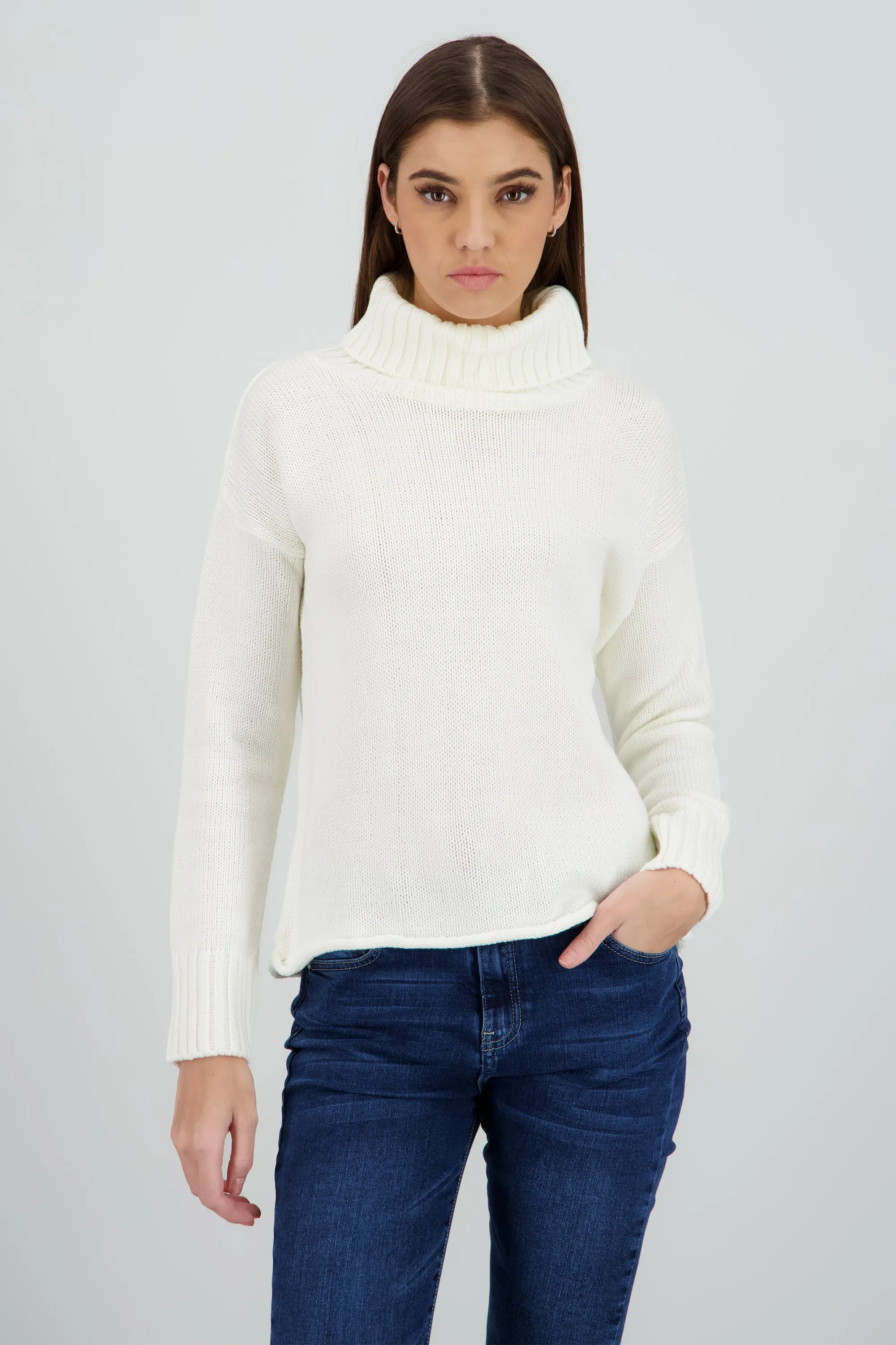 Sueter tejido cuello alto sold by Shasa