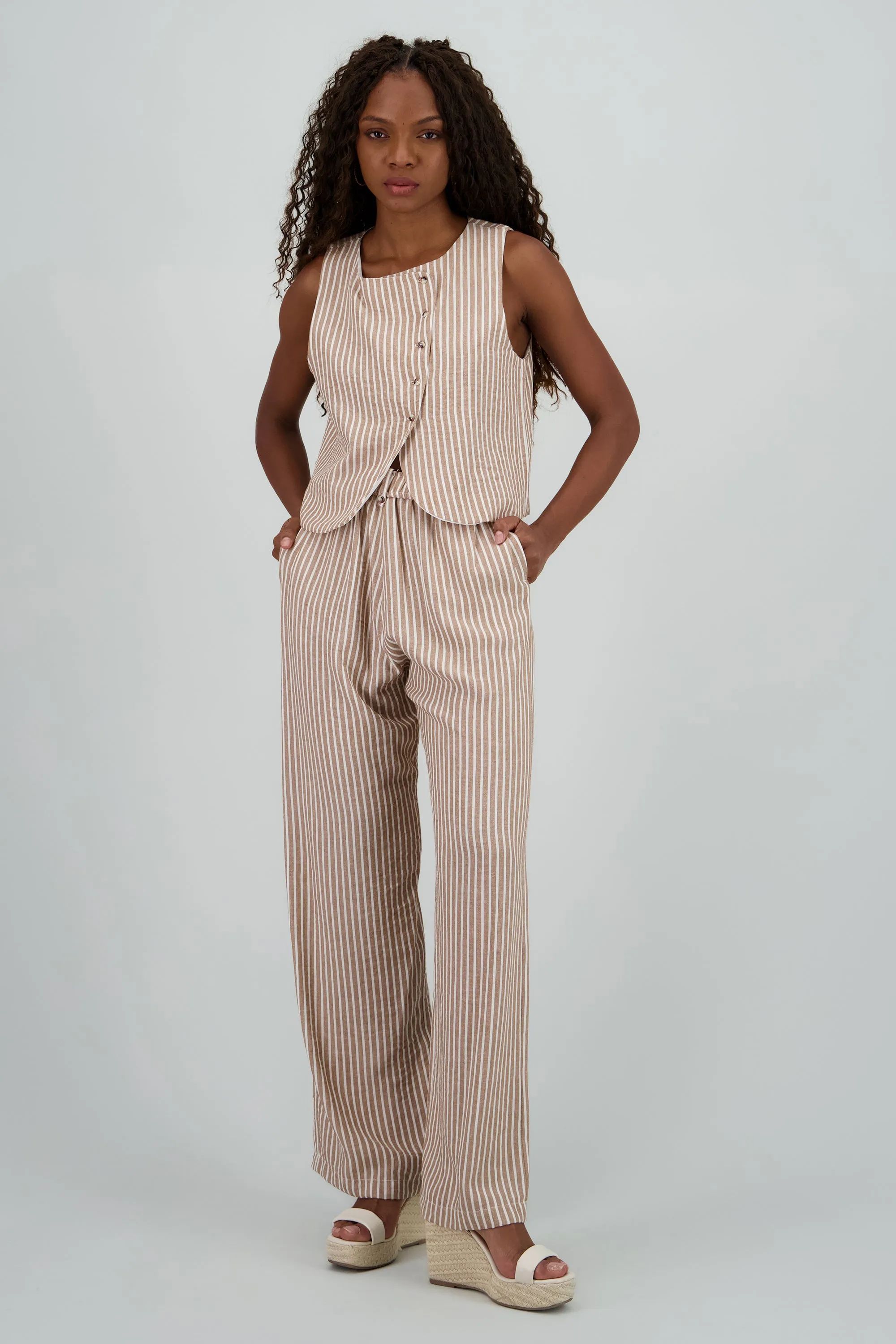 Pantalon recto detalle textura sold by Shasa