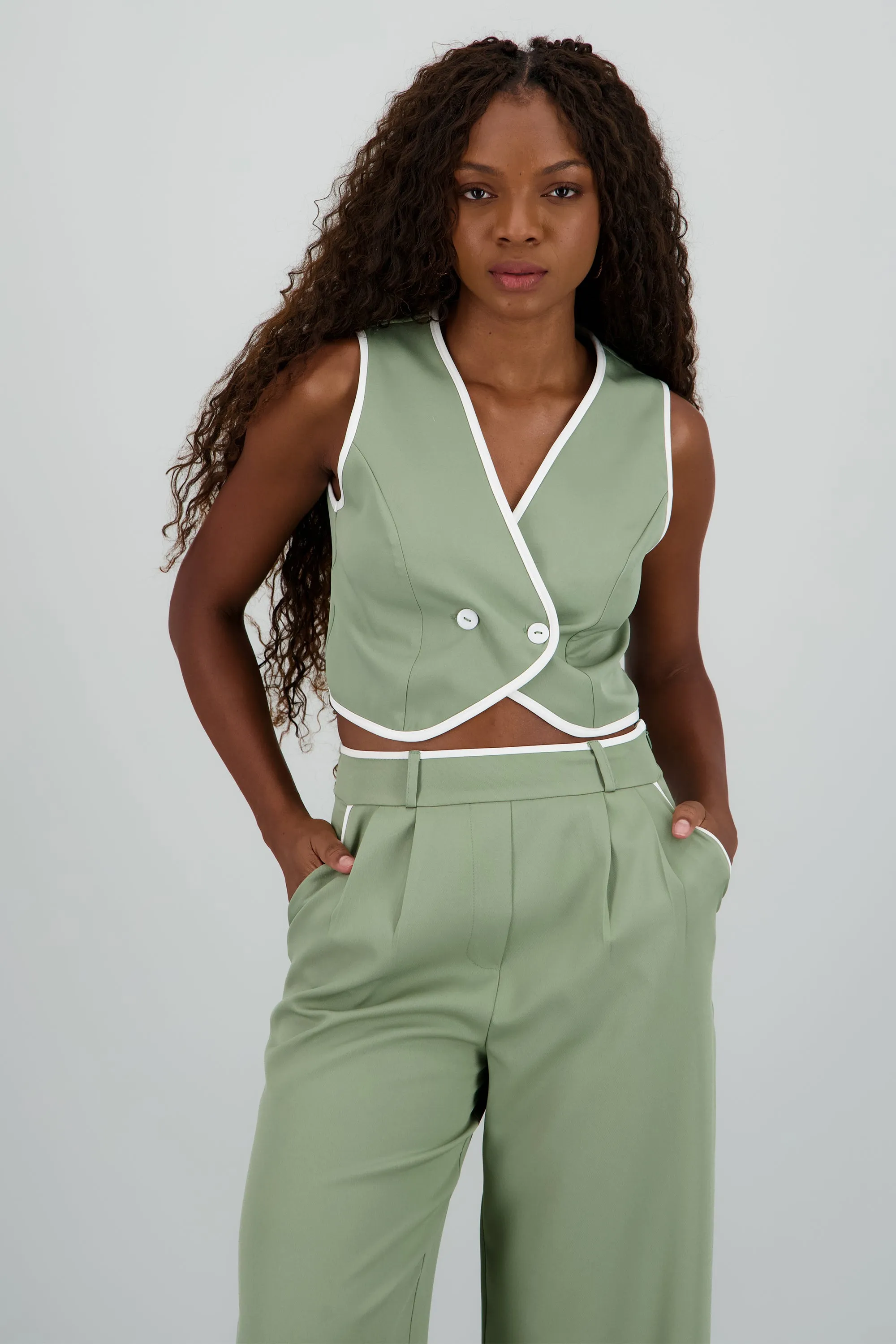 Chaleco detalle contraste cruzado 2 botones Hyp sold by Shasa product image thumbnail 2