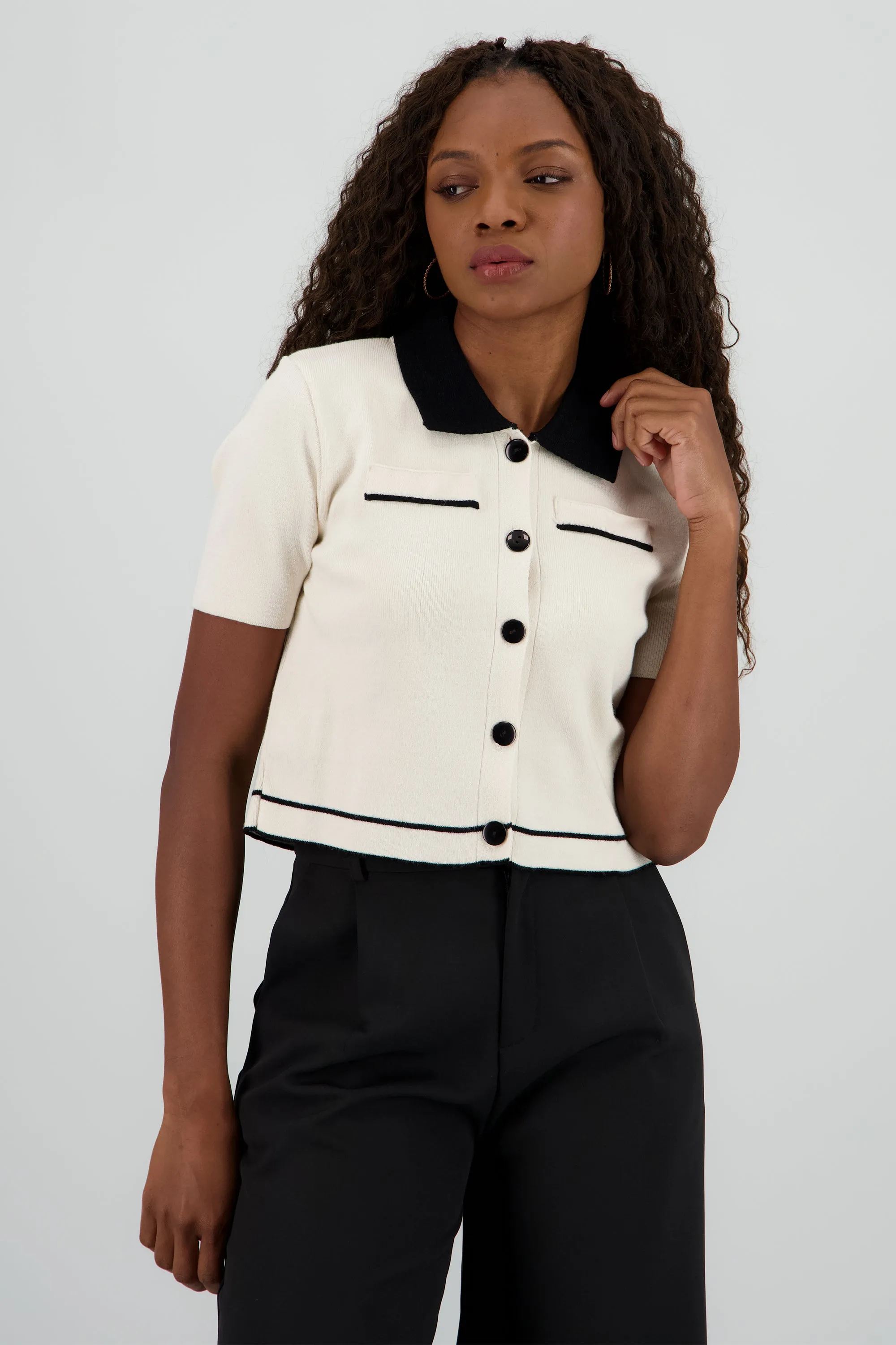 Top manga corta cuello camisero contraste sold by Shasa product image thumbnail 2