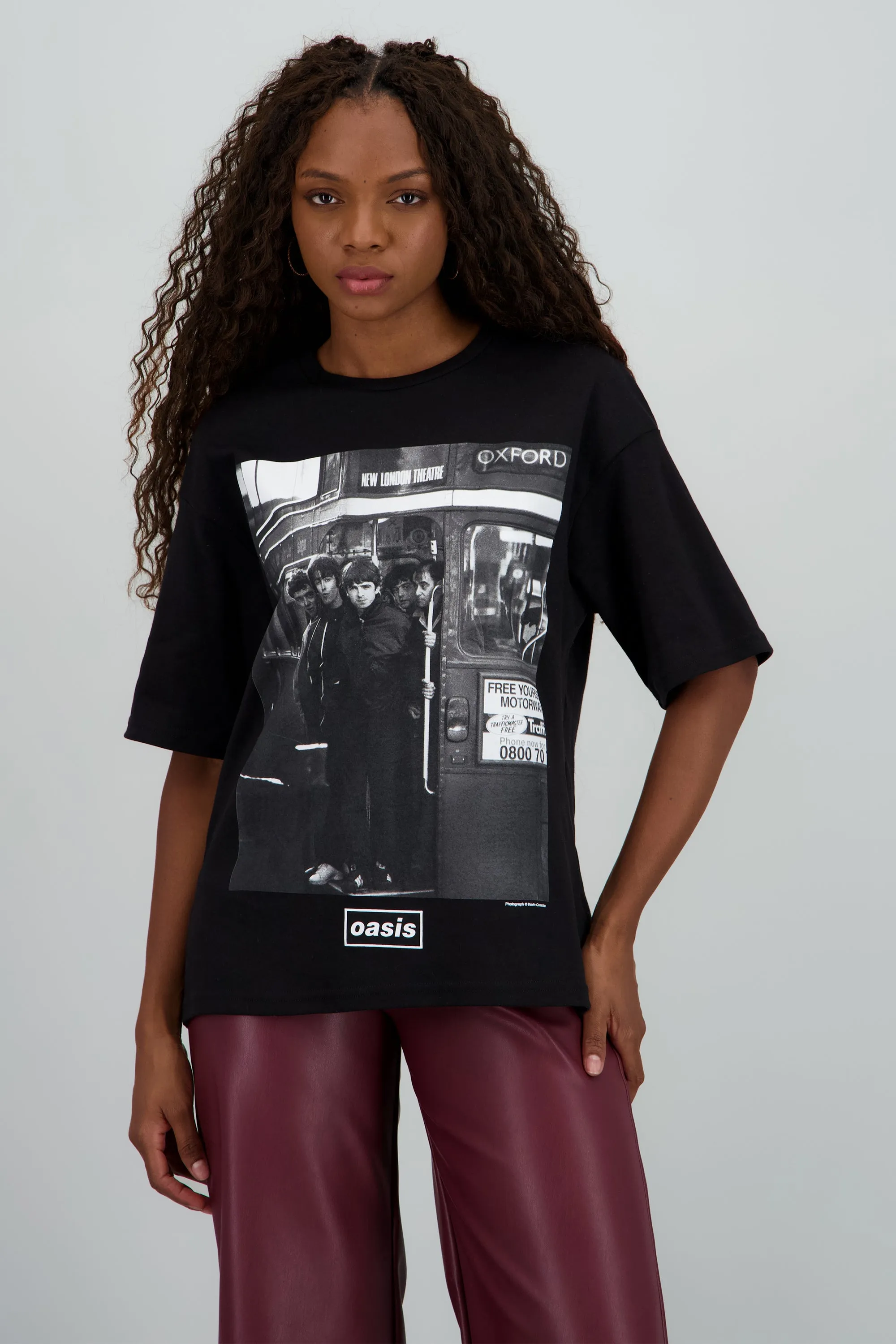 Playera Oasis B&W manga corta over sold by Shasa product image thumbnail 2
