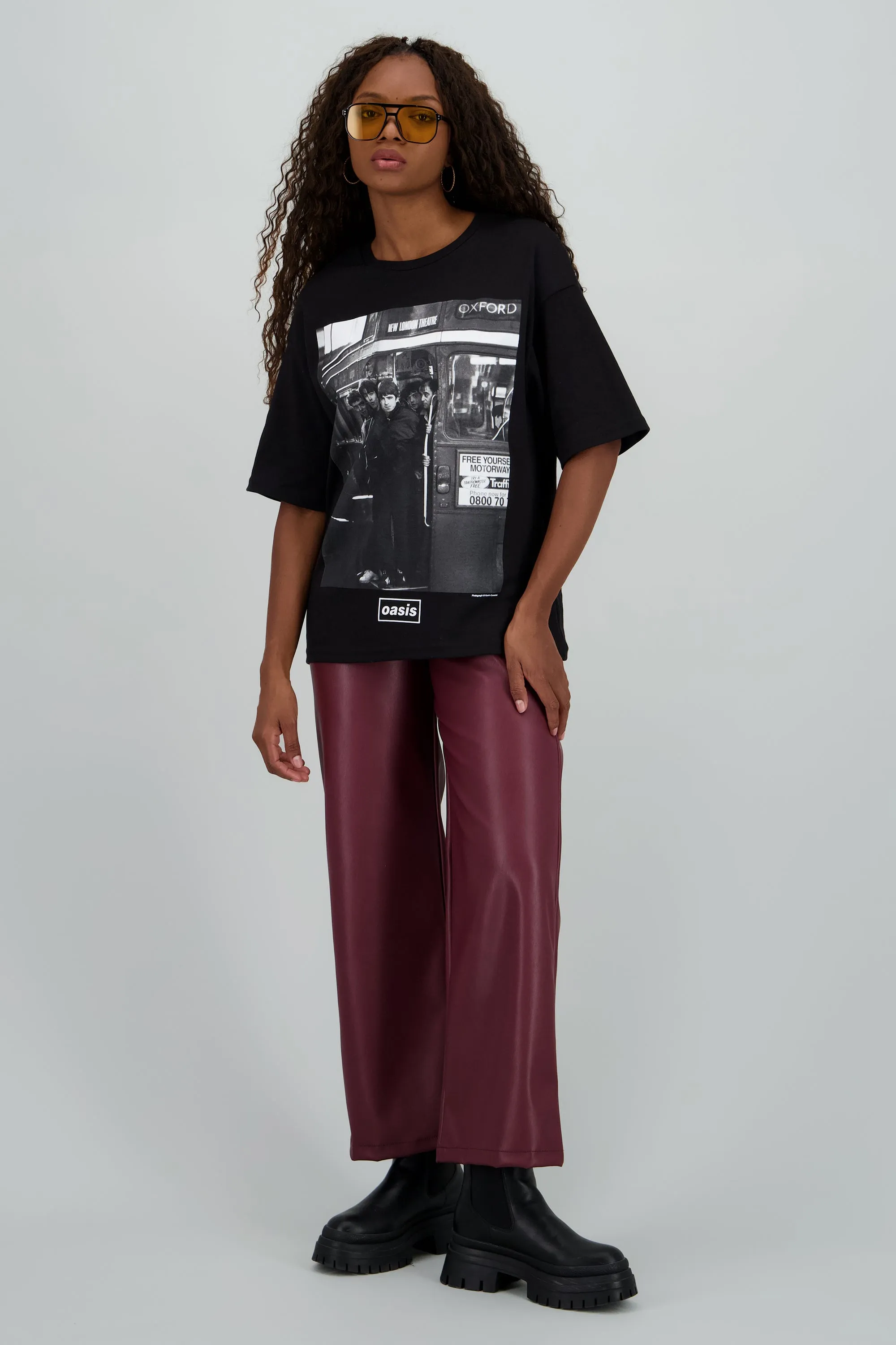 Playera Oasis B&W manga corta over sold by Shasa