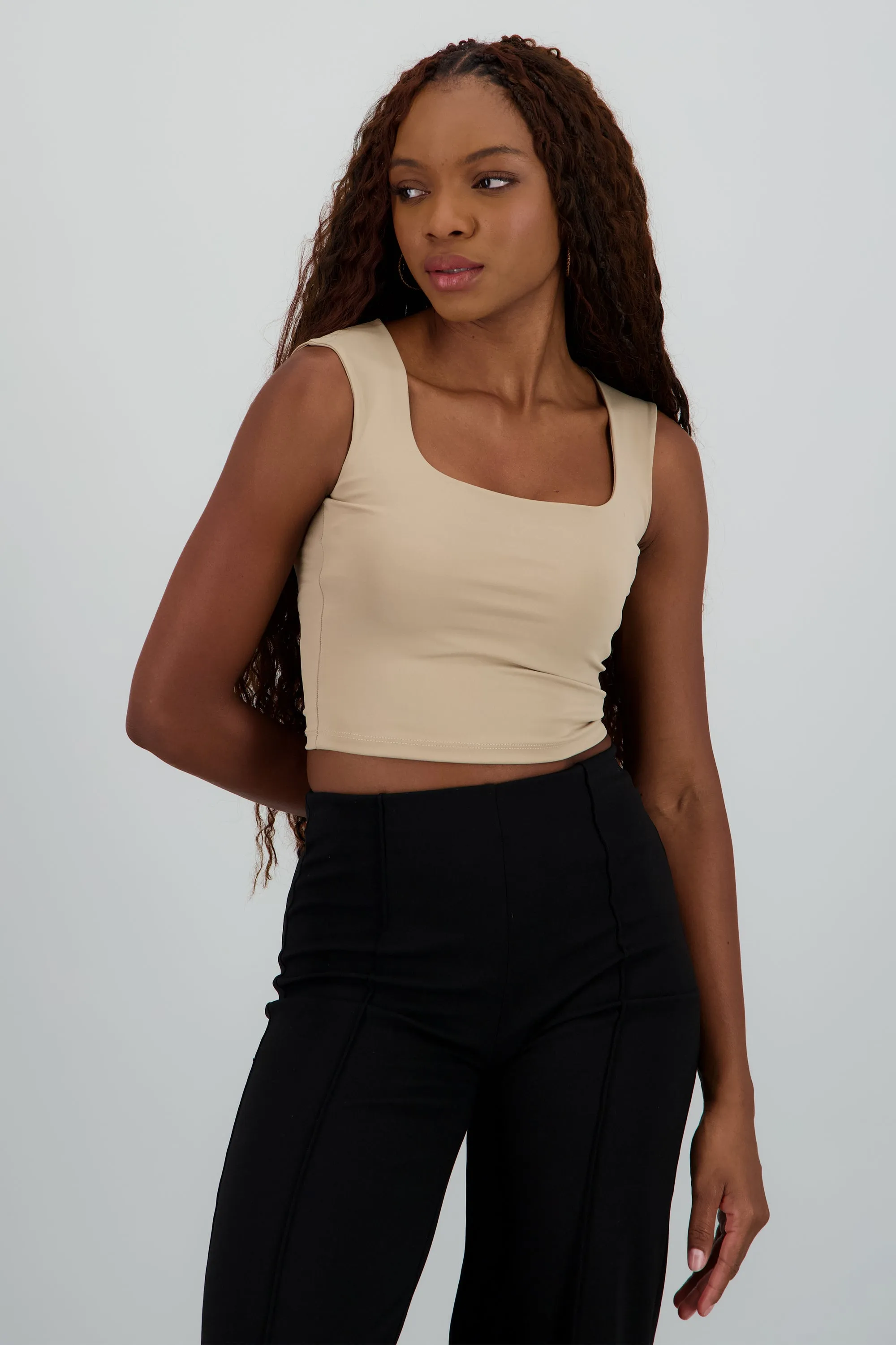 Top corto doble tela escote cuadrado sold by Shasa