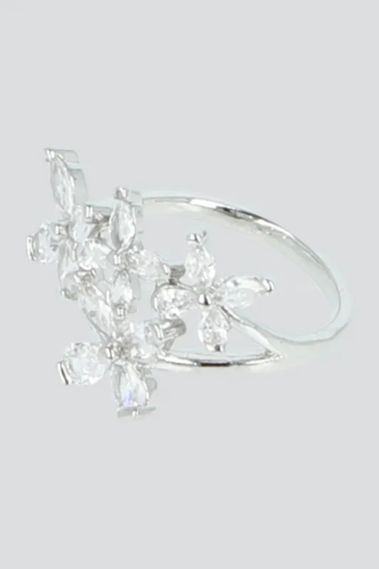 Anillo flores cristales sold by Shasa