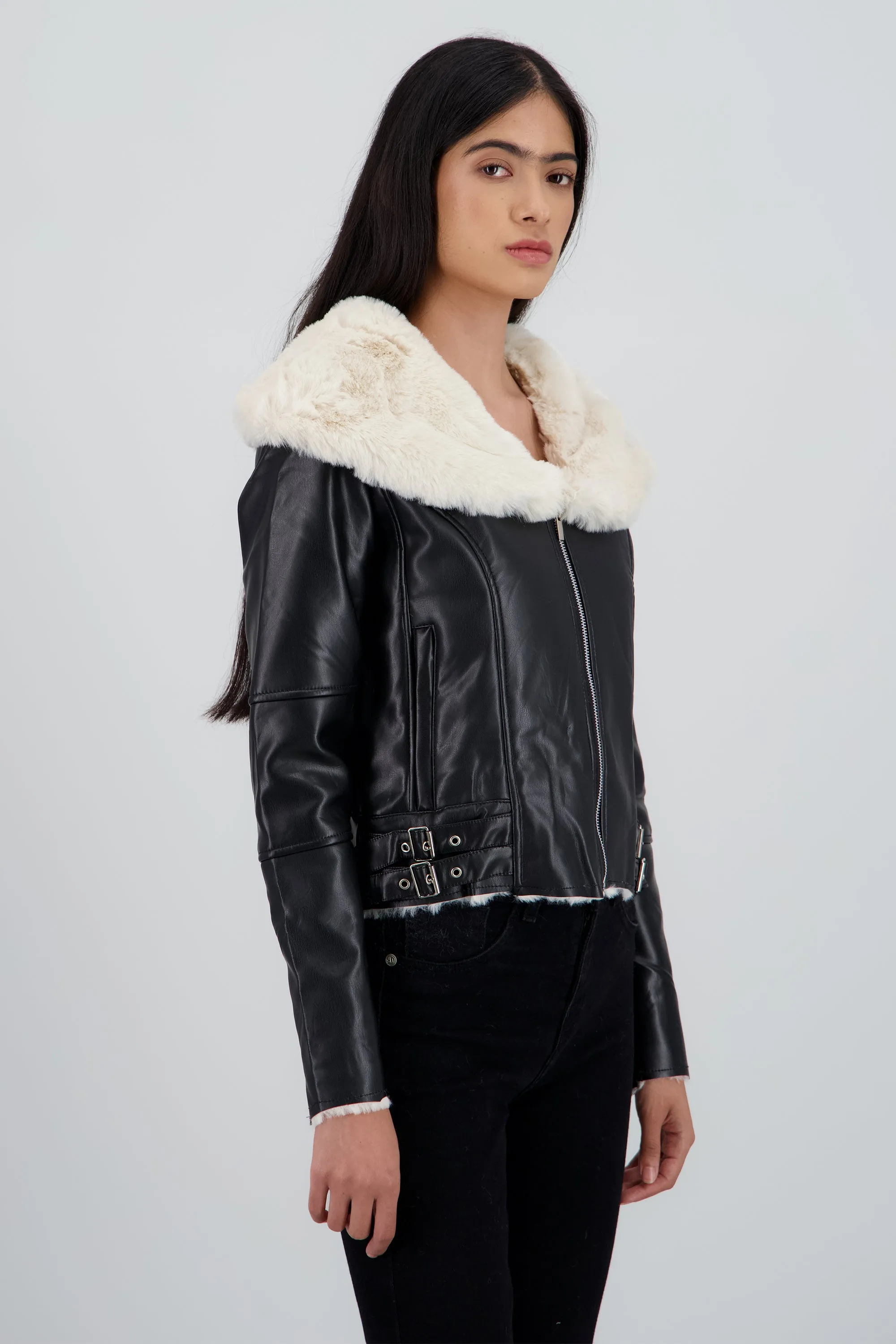 Chamarra pu con cuello de peluche sold by Shasa product image thumbnail 3