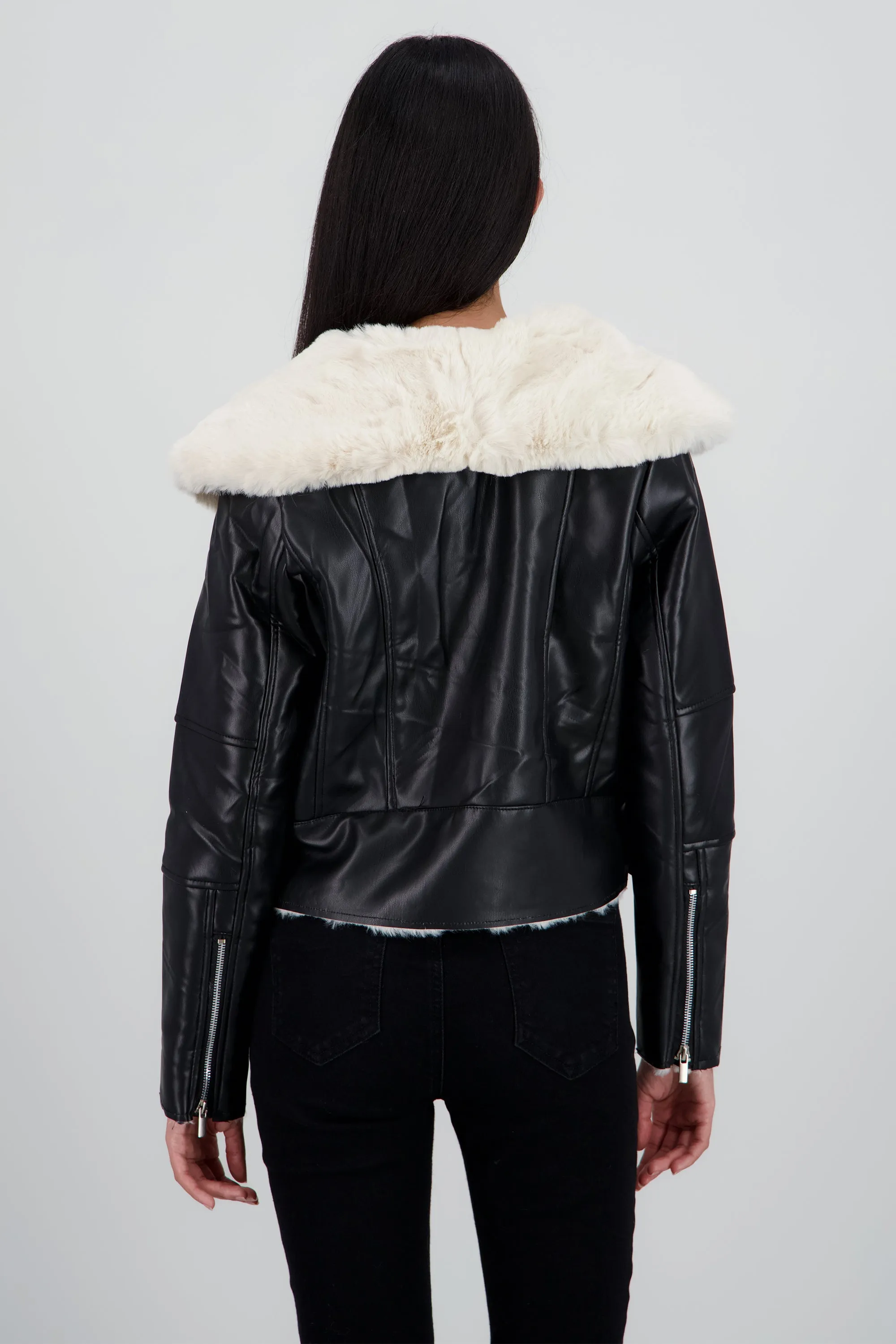 Chamarra pu con cuello de peluche sold by Shasa product image thumbnail 4