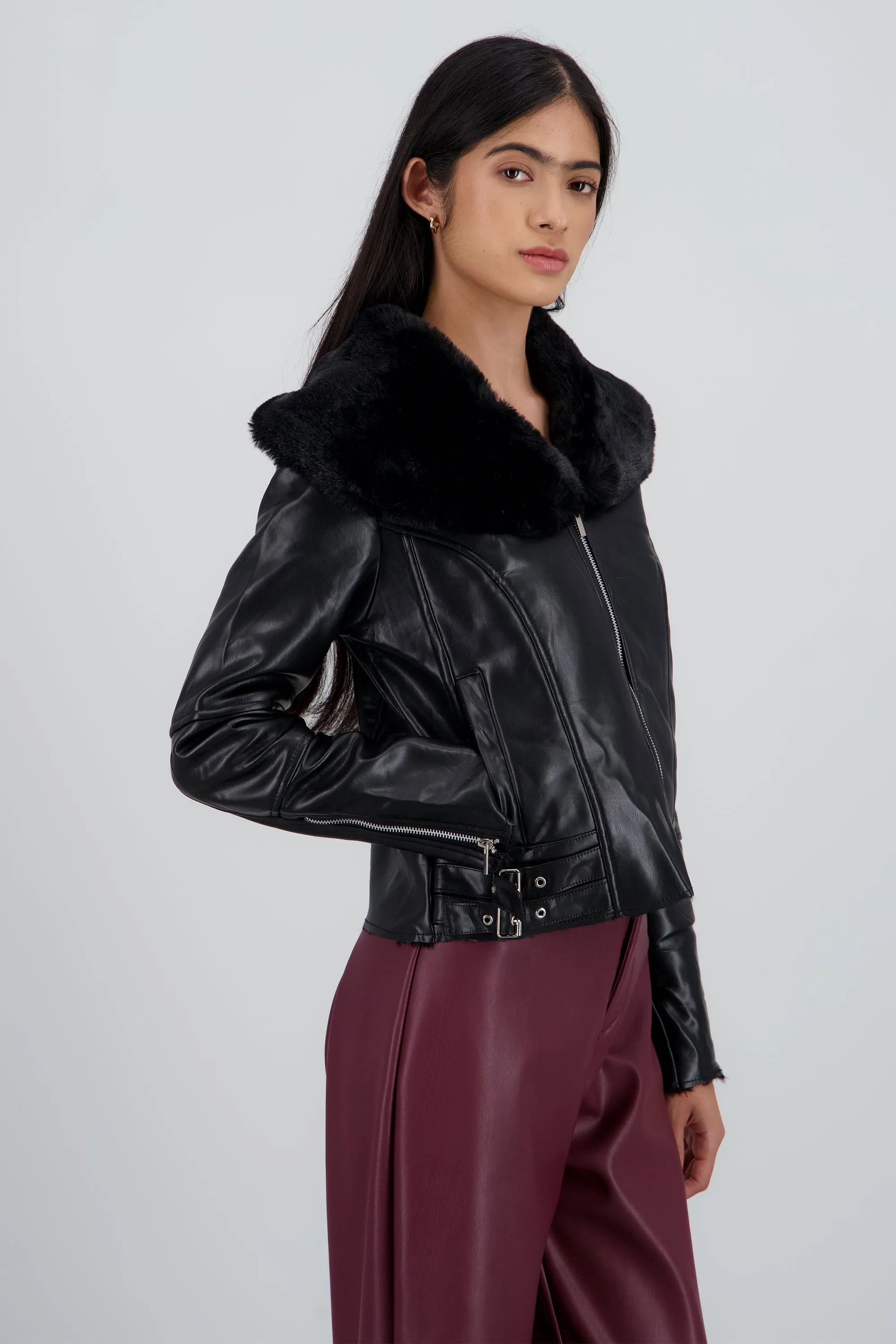 Chamarra pu con cuello de peluche sold by Shasa product image thumbnail 3