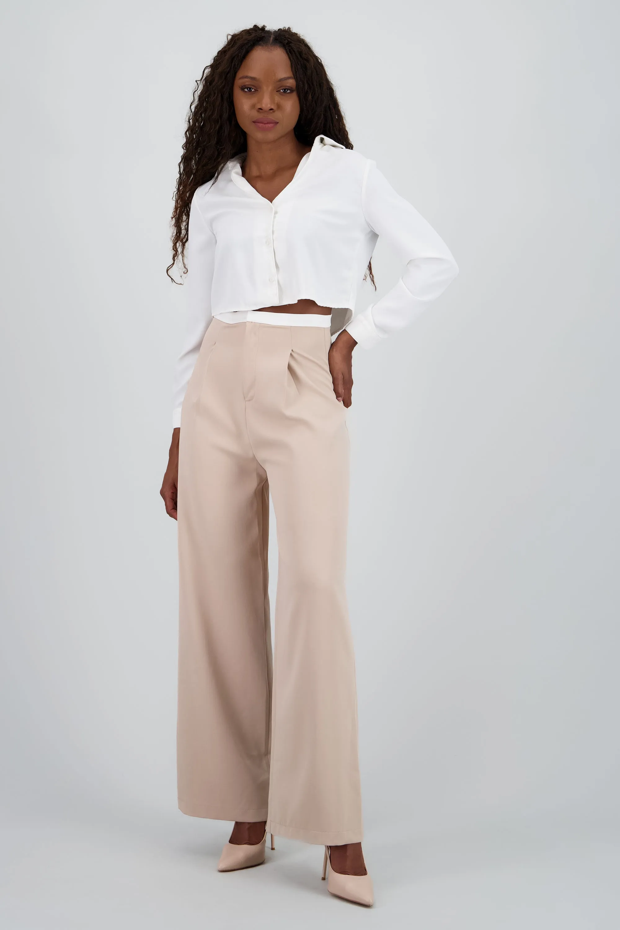 Pantalon sencillo con pretina contraste sold by Shasa