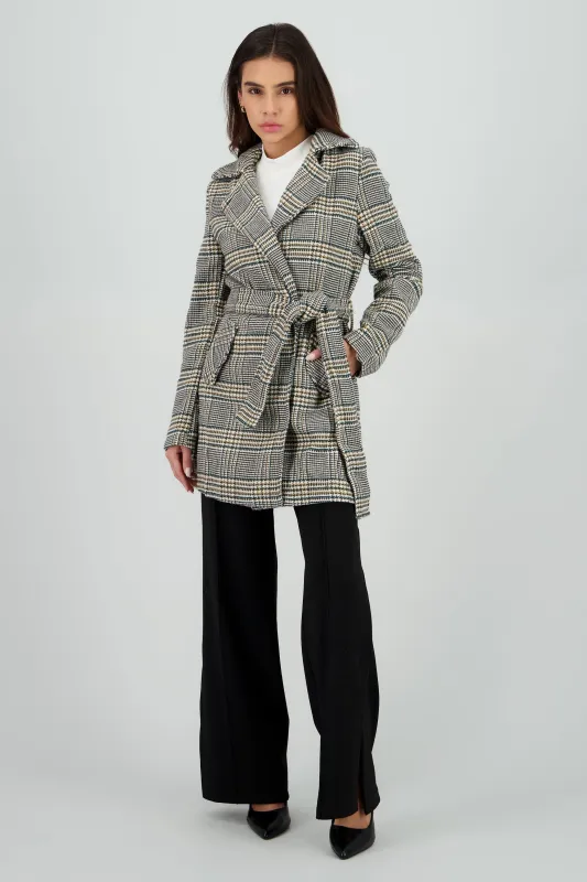 Gabardina corta cuadros sold by Shasa