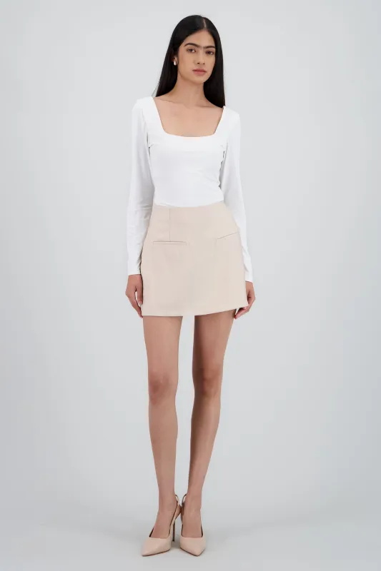 Falda mini lisa detalle pinzas sold by Shasa