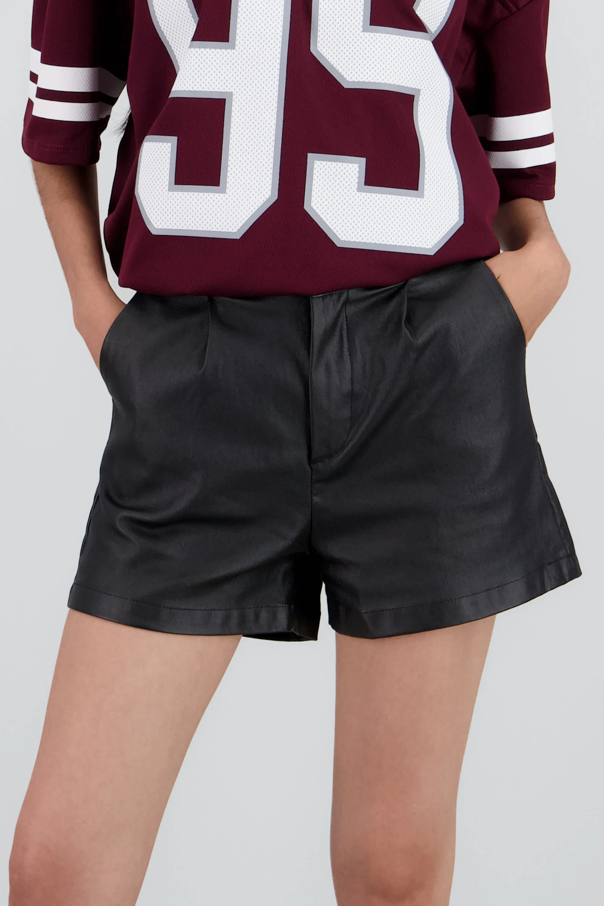 Short de pu con pinzas sold by Shasa product image thumbnail 5