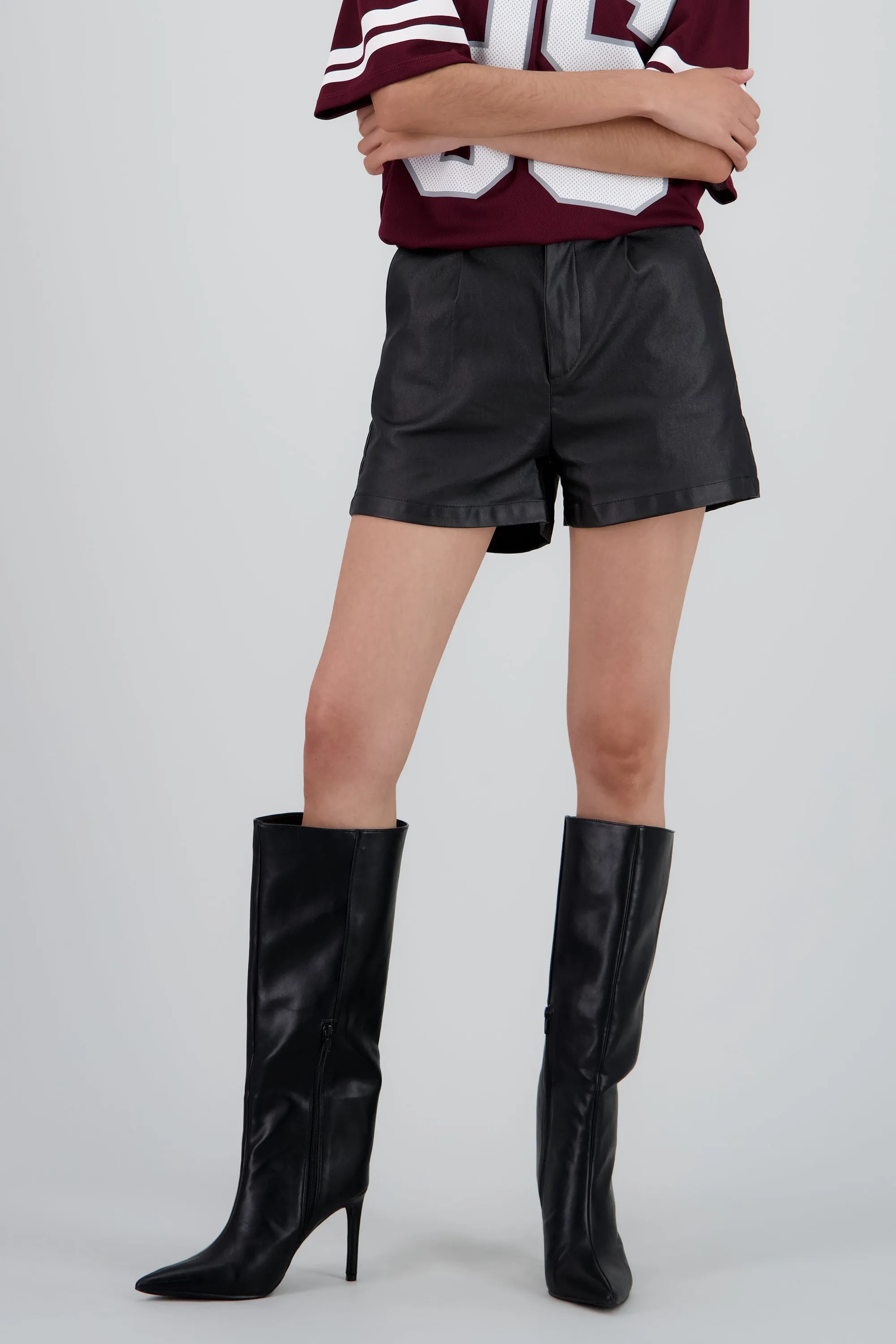 Short de pu con pinzas sold by Shasa product image thumbnail 2