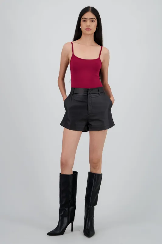 Short mini de pu con bolsas sold by Shasa