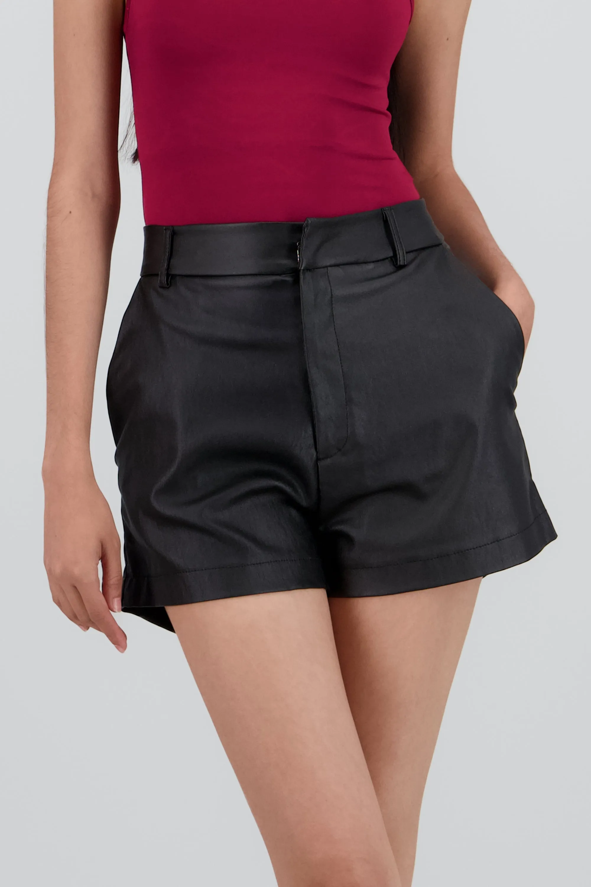 Short mini de pu con bolsas sold by Shasa product image thumbnail 5