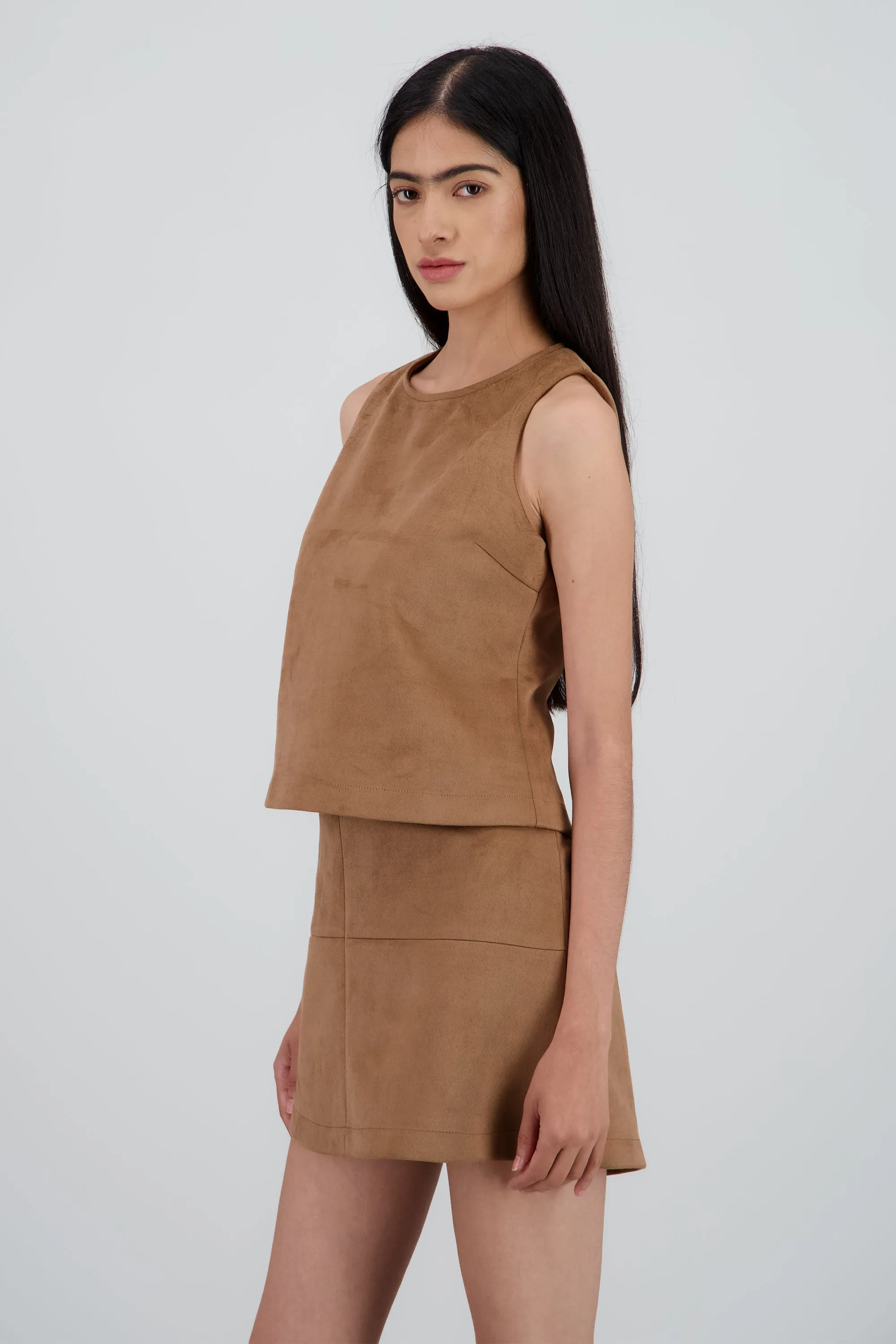 Top sin mangas de suede con detalle de pinzas sold by Shasa product image thumbnail 3