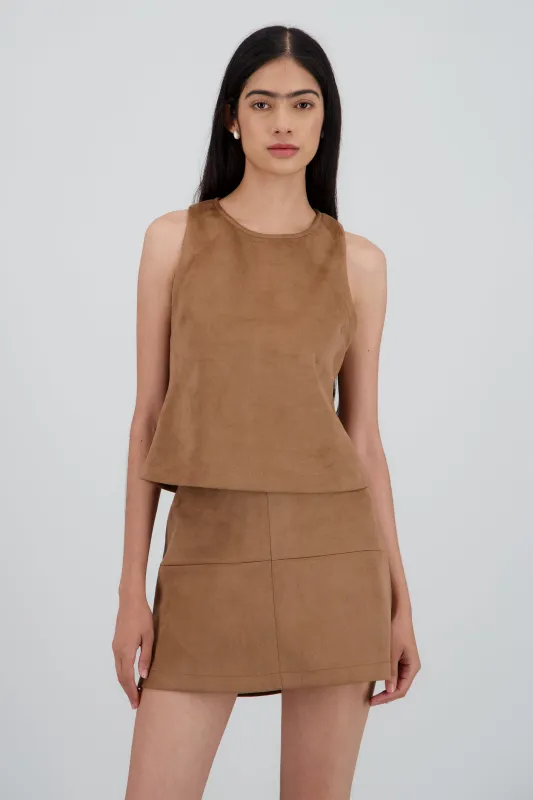 Top sin mangas de suede con detalle de pinzas sold by Shasa
