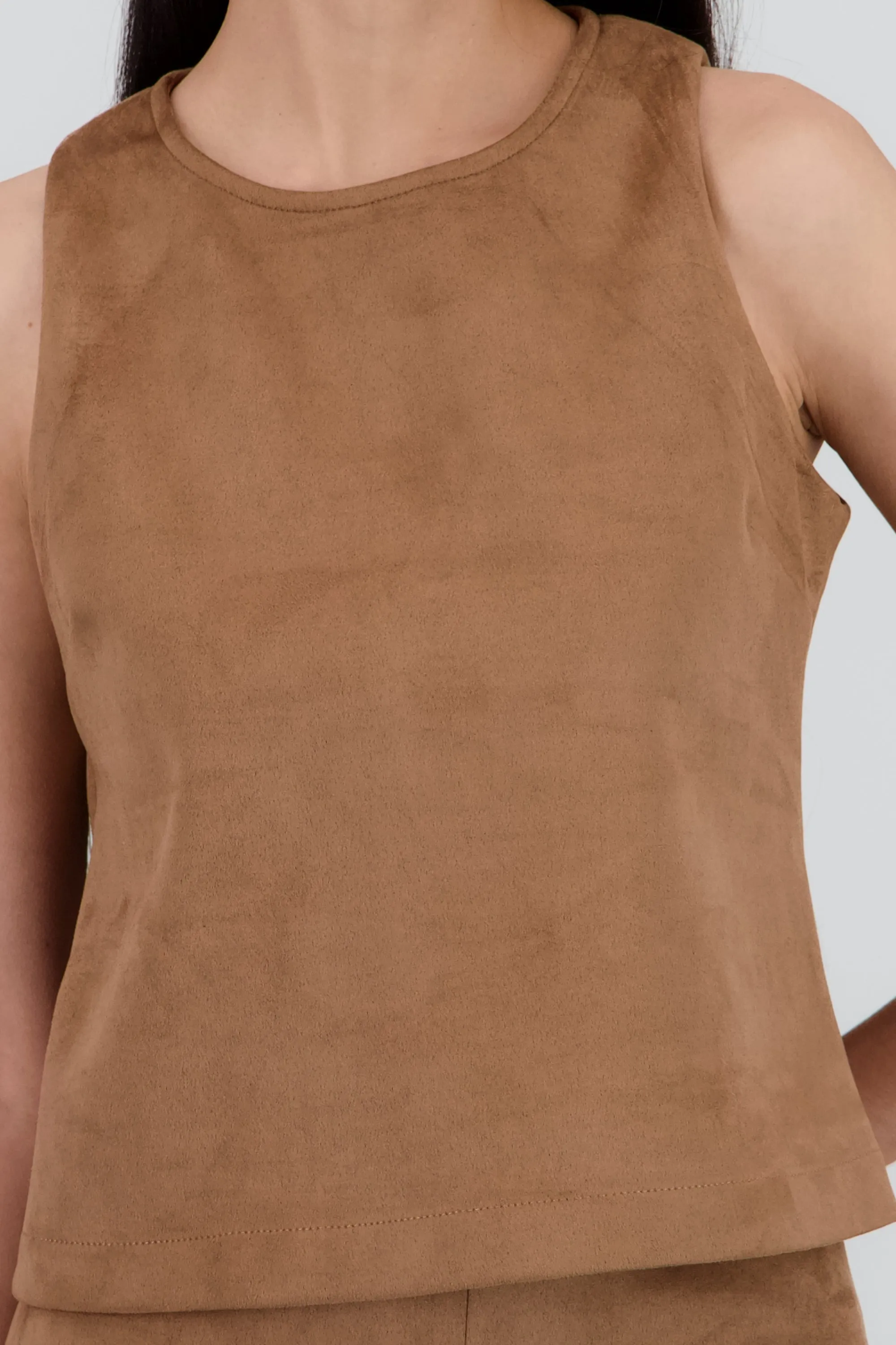 Top sin mangas de suede con detalle de pinzas sold by Shasa product image thumbnail 5