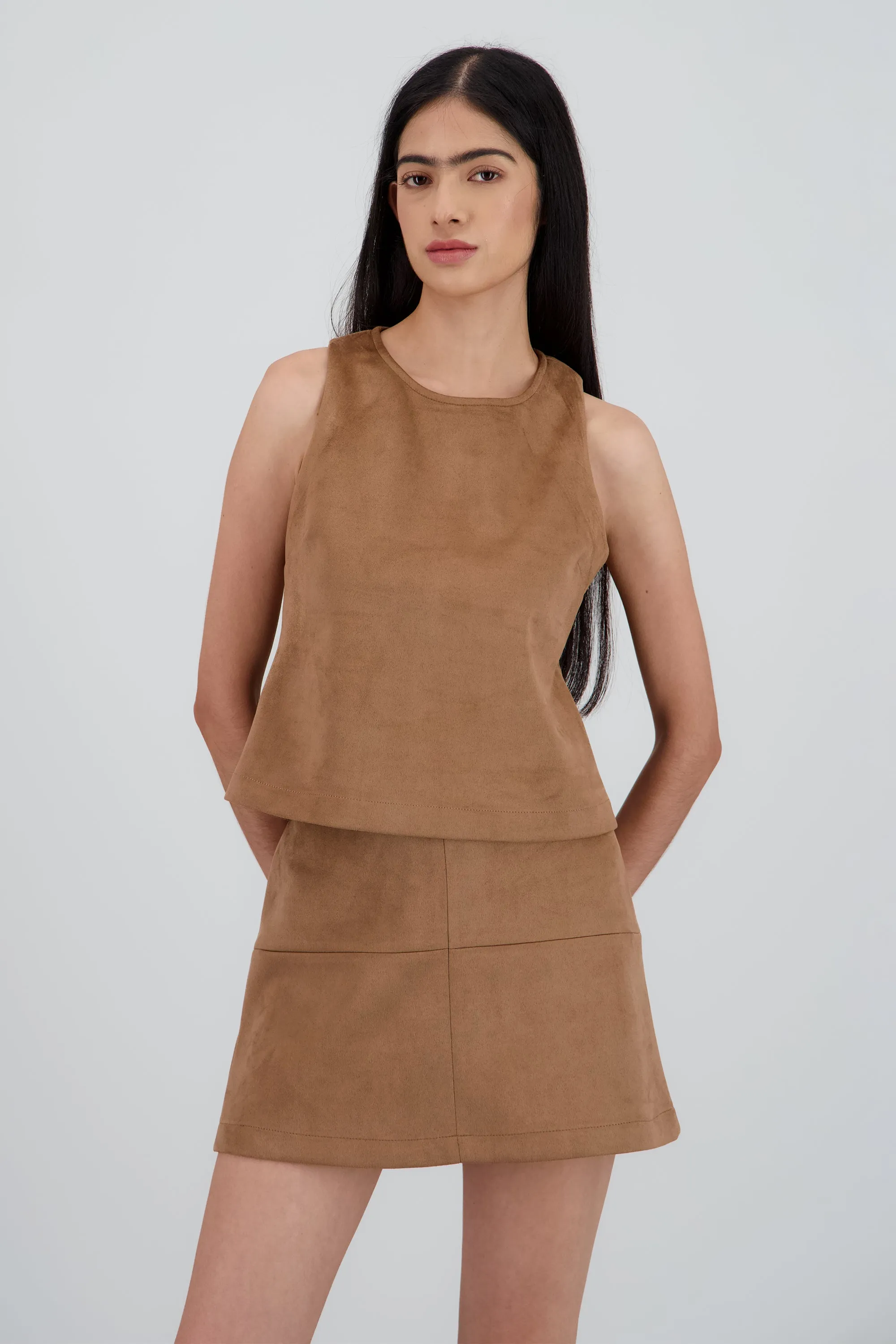 Top sin mangas de suede con detalle de pinzas sold by Shasa product image thumbnail 2