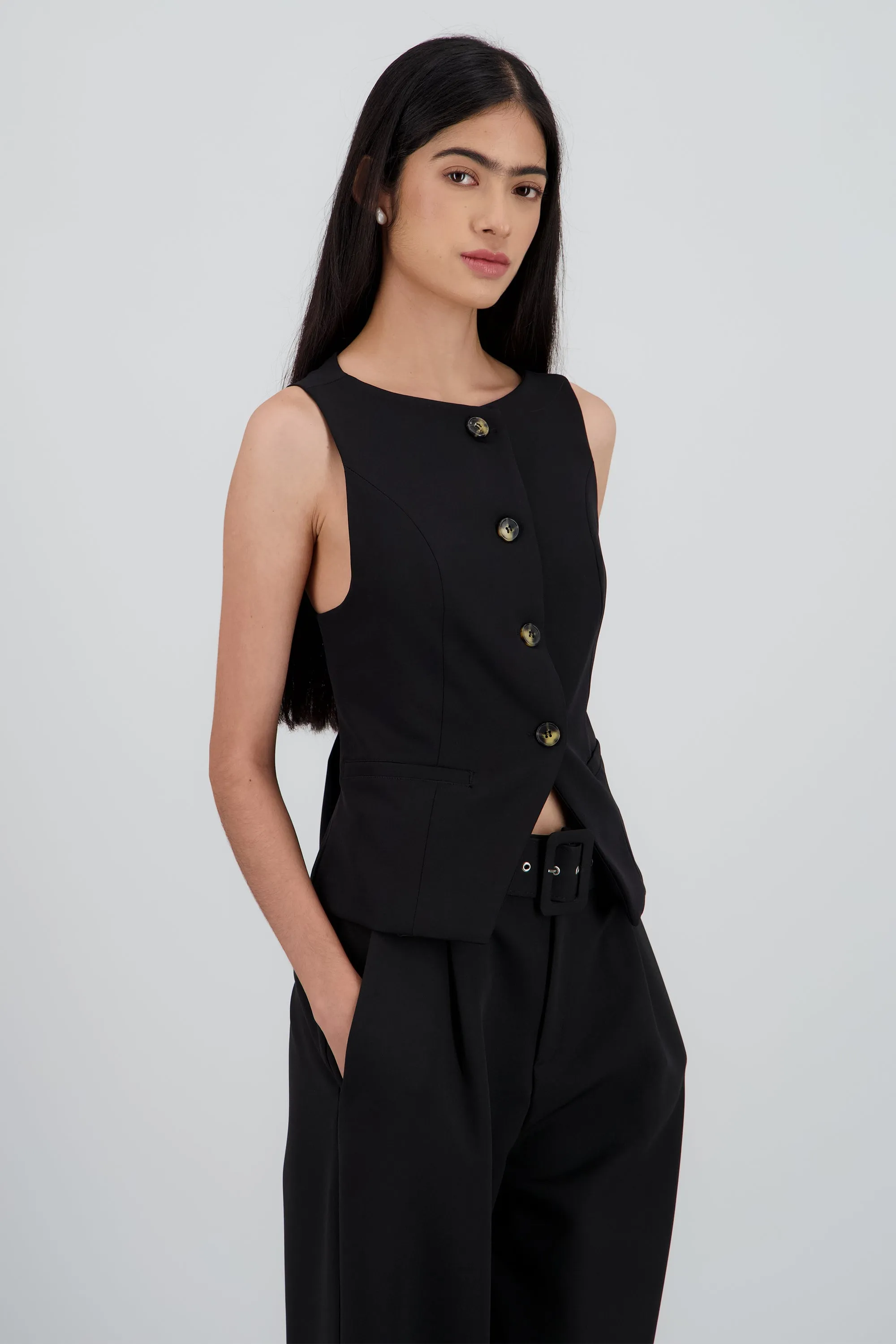 Chaleco botones cuello redondo sold by Shasa product image thumbnail 3