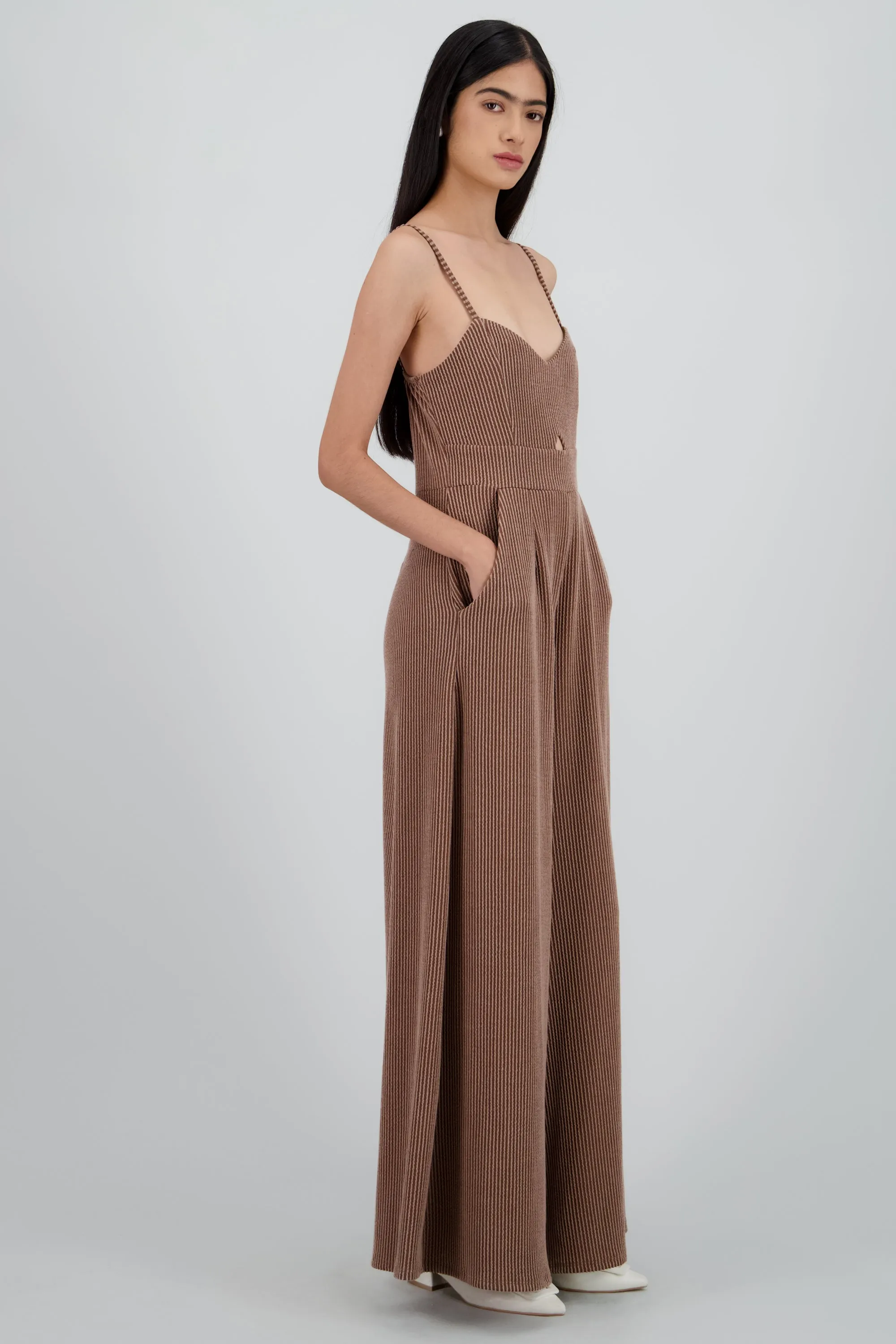 Jumpuit tirantes detalle textura sold by Shasa product image thumbnail 3