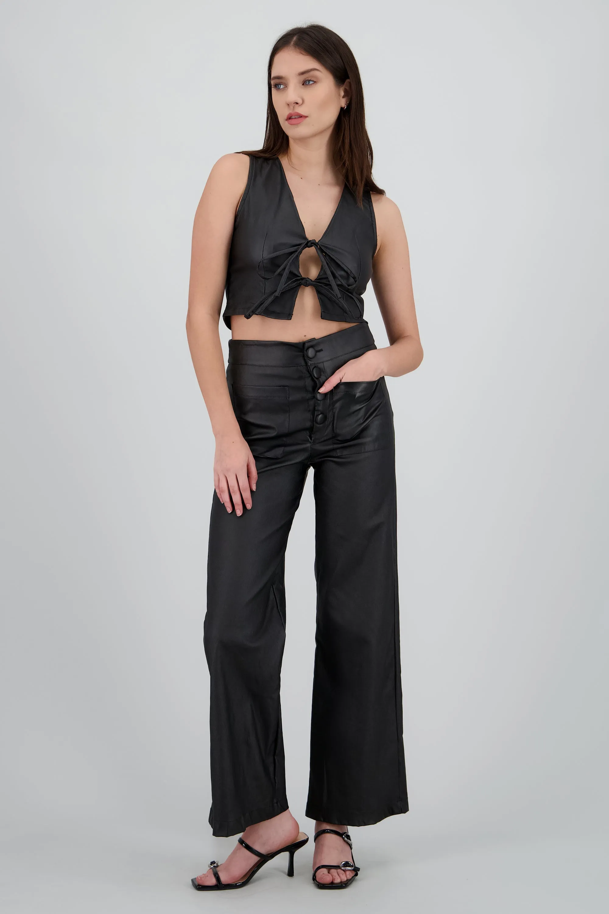 Pantalon amplio detalle bolsas sold by Shasa