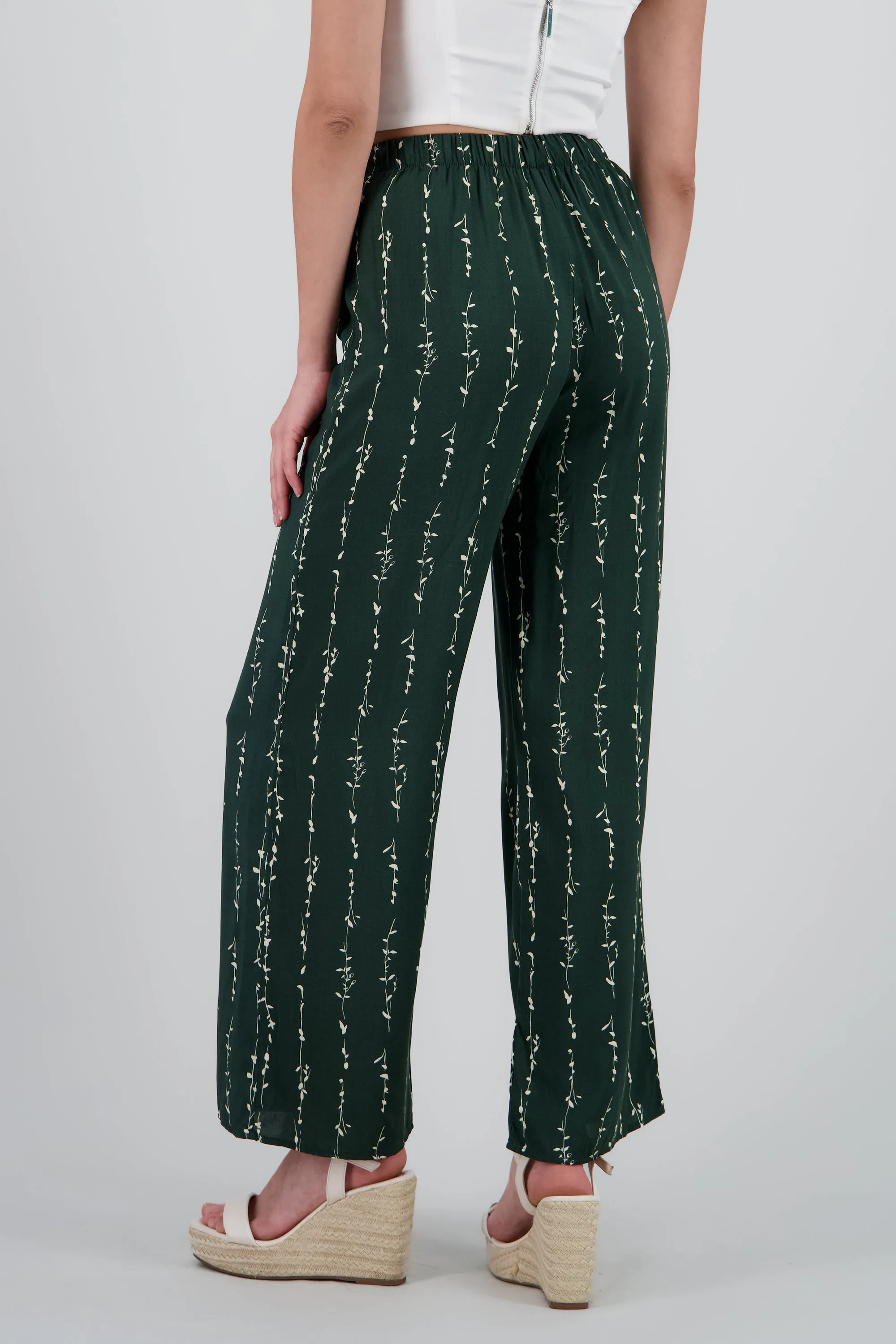 Pantalon recto con estampado flores sold by Shasa product image thumbnail 4