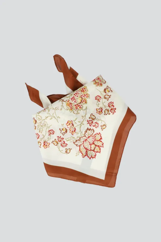 Pañuelo flores otoñales sold by Shasa