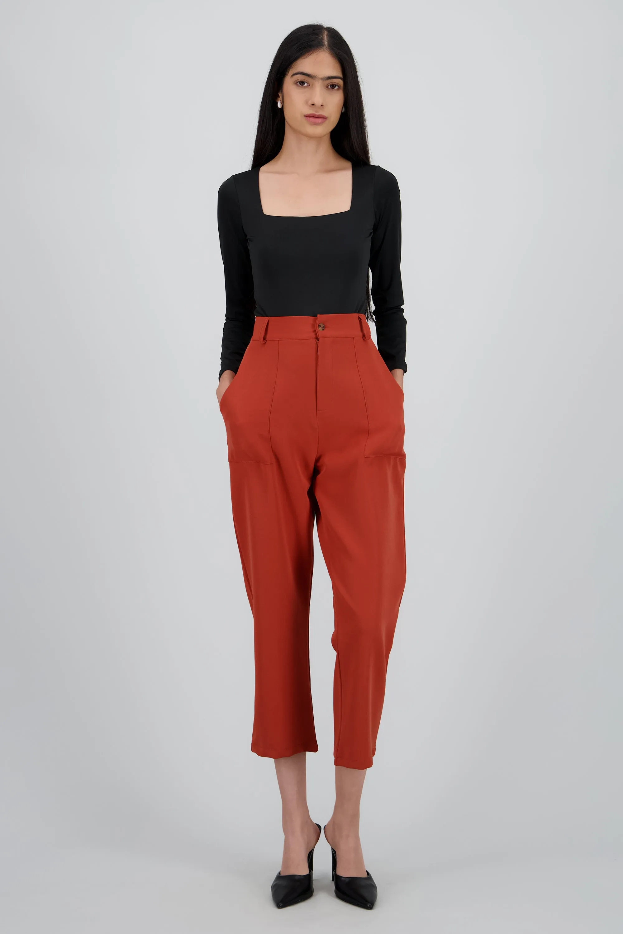 Pantalón Cintura Alta Capri Bolsas sold by Shasa