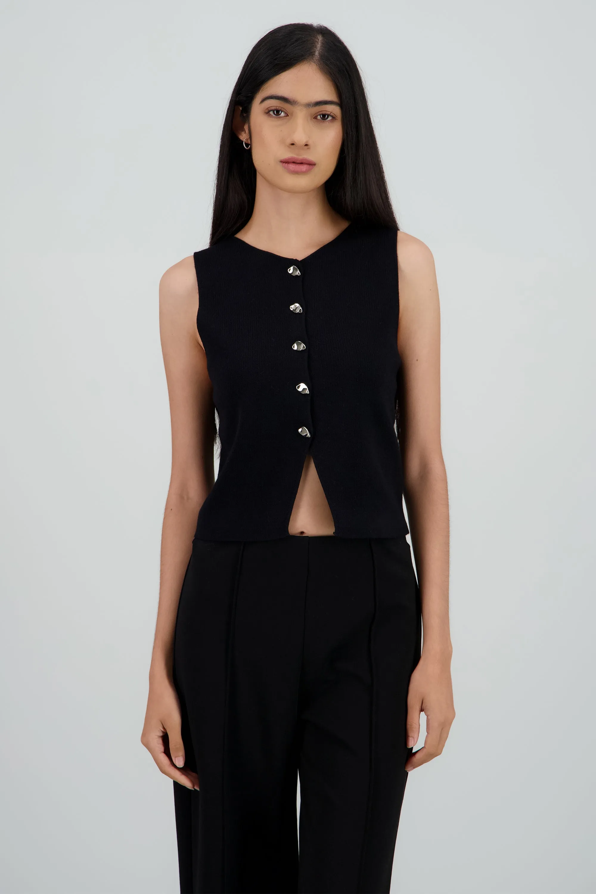 Top tejido con detalle de botones sold by Shasa